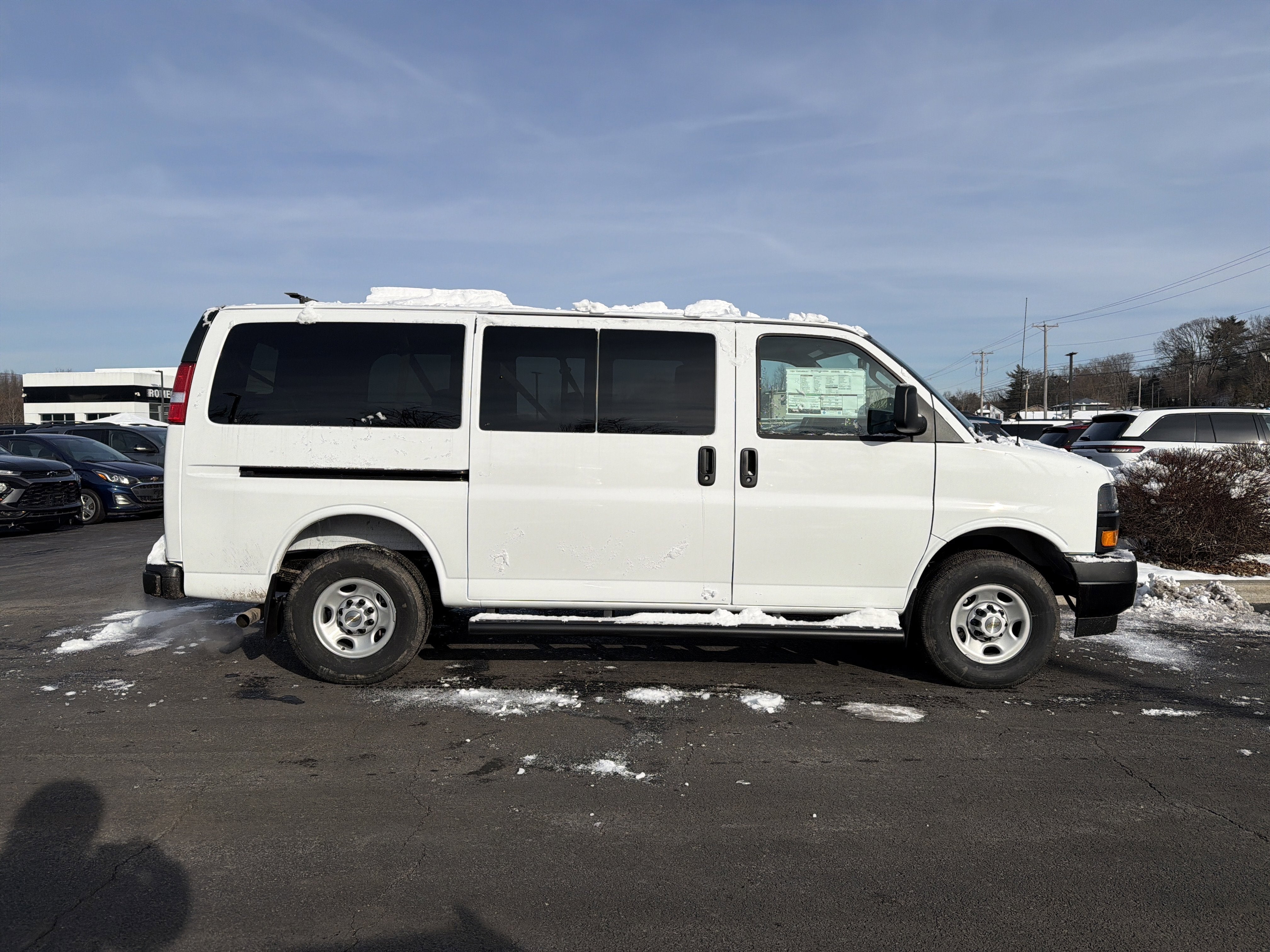 2025 Chevrolet Express Passenger 1LS