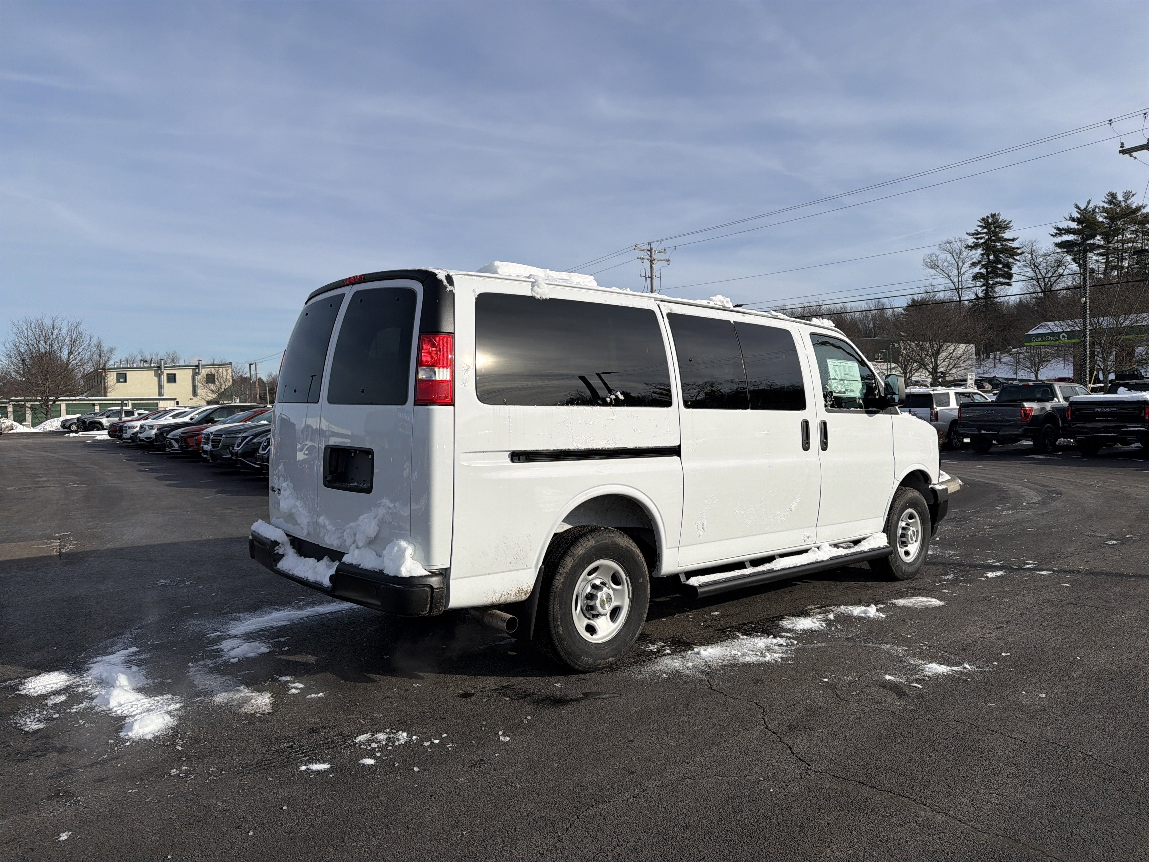 2025 Chevrolet Express Passenger 1LS