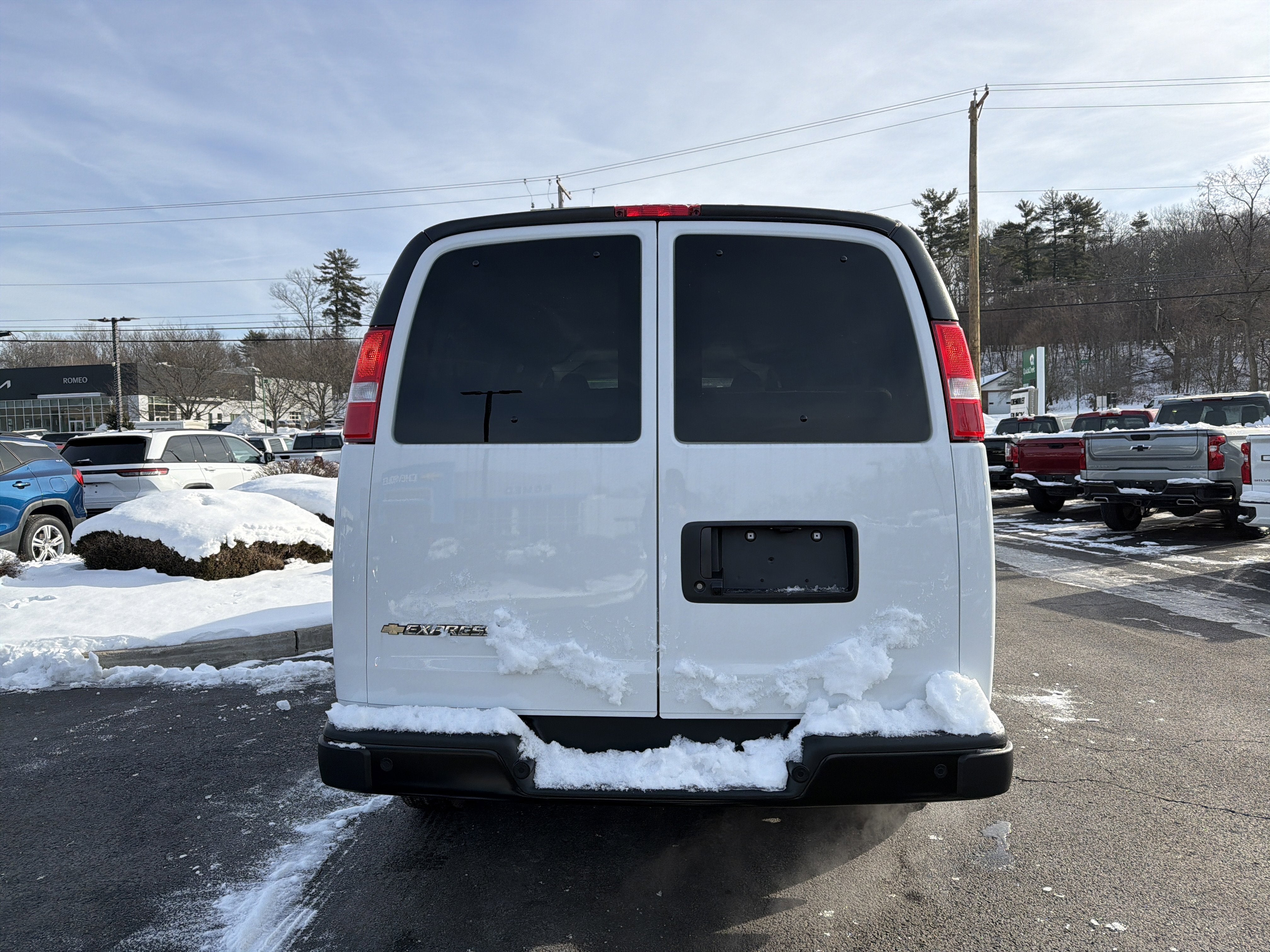 2025 Chevrolet Express Passenger 1LS