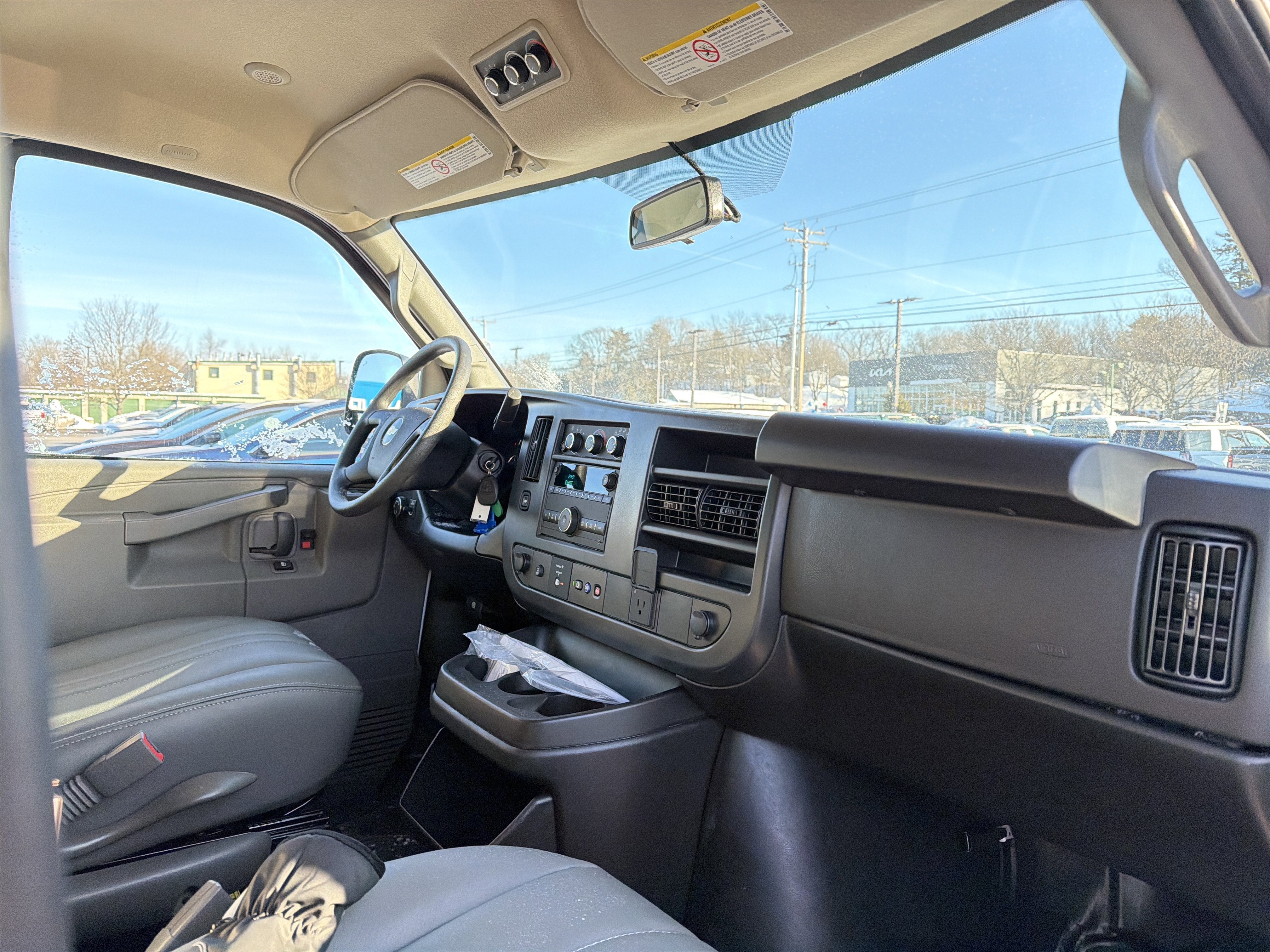 2025 Chevrolet Express Passenger 1LS