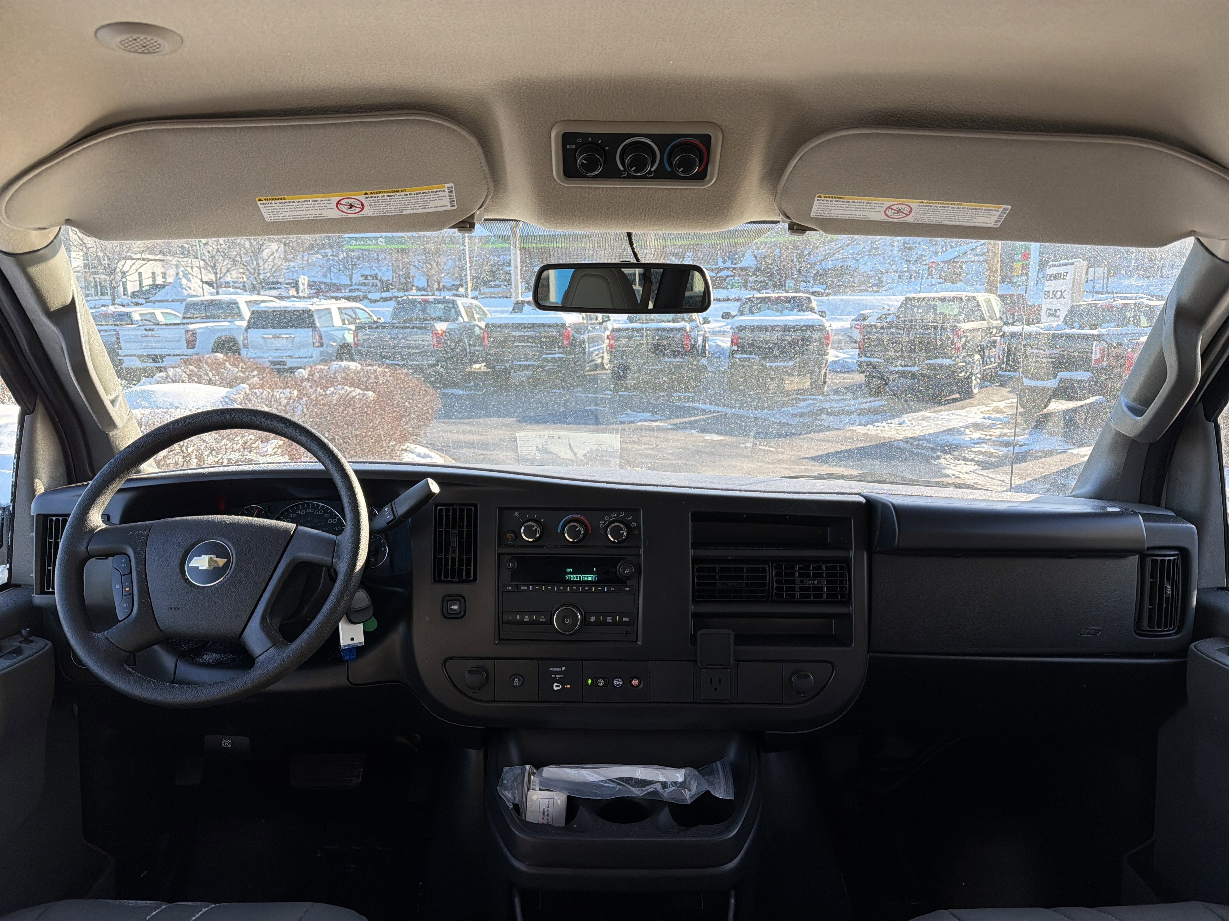 2025 Chevrolet Express Passenger 1LS