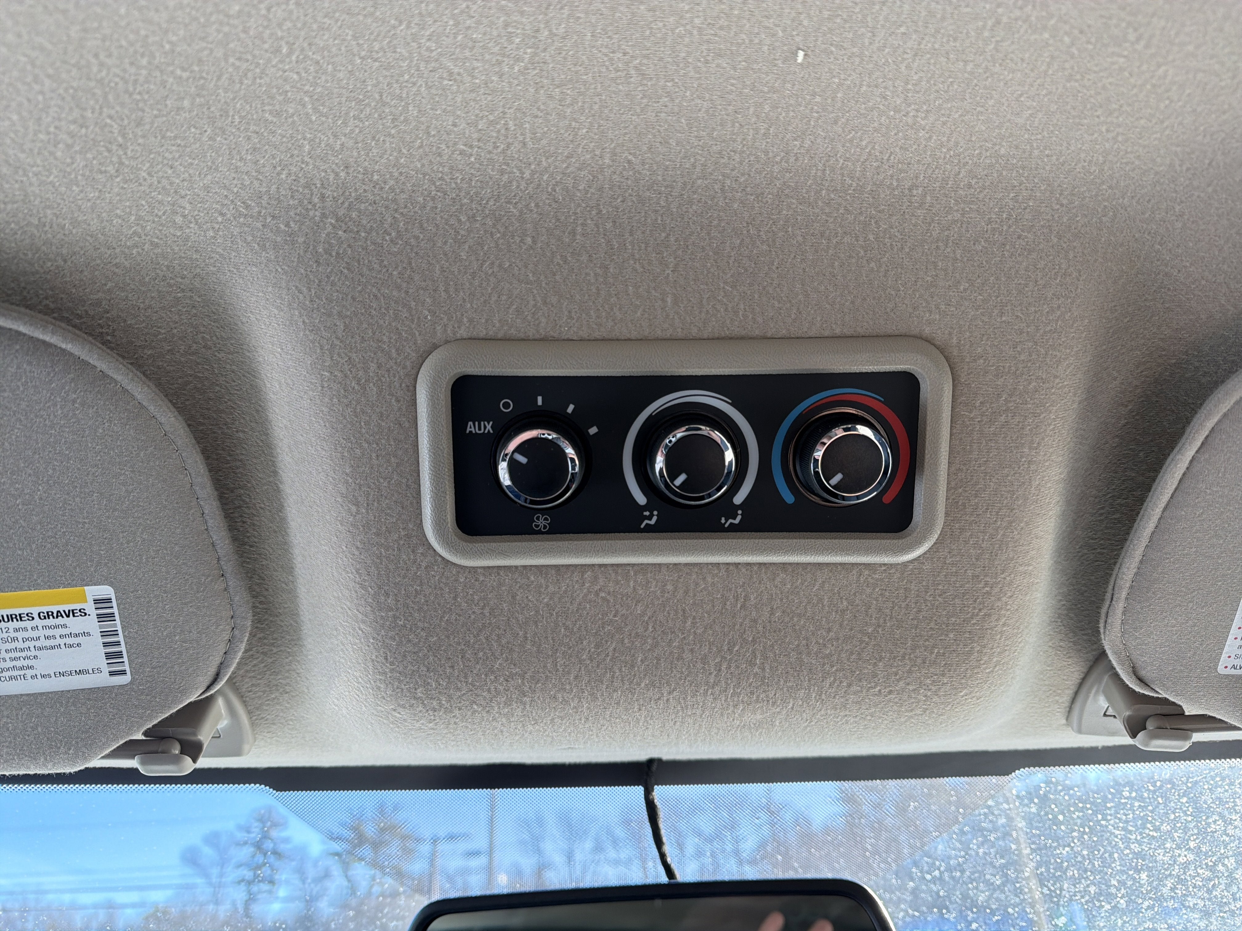 2025 Chevrolet Express Passenger 1LS