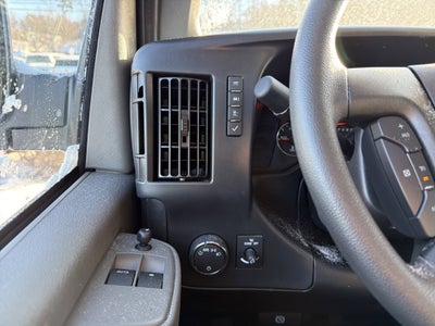 2025 Chevrolet Express Passenger 1LS
