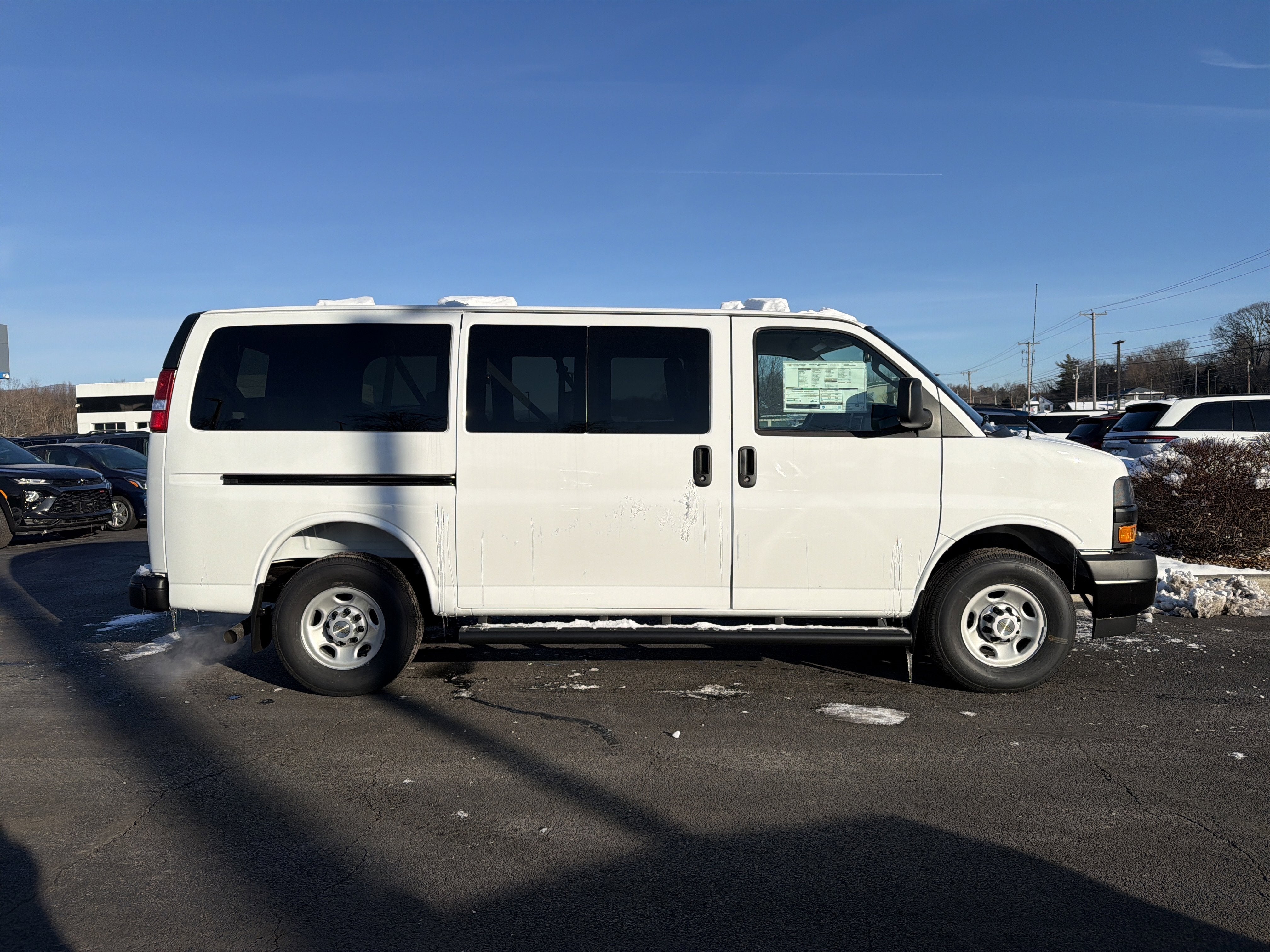 2025 Chevrolet Express Passenger 1LS