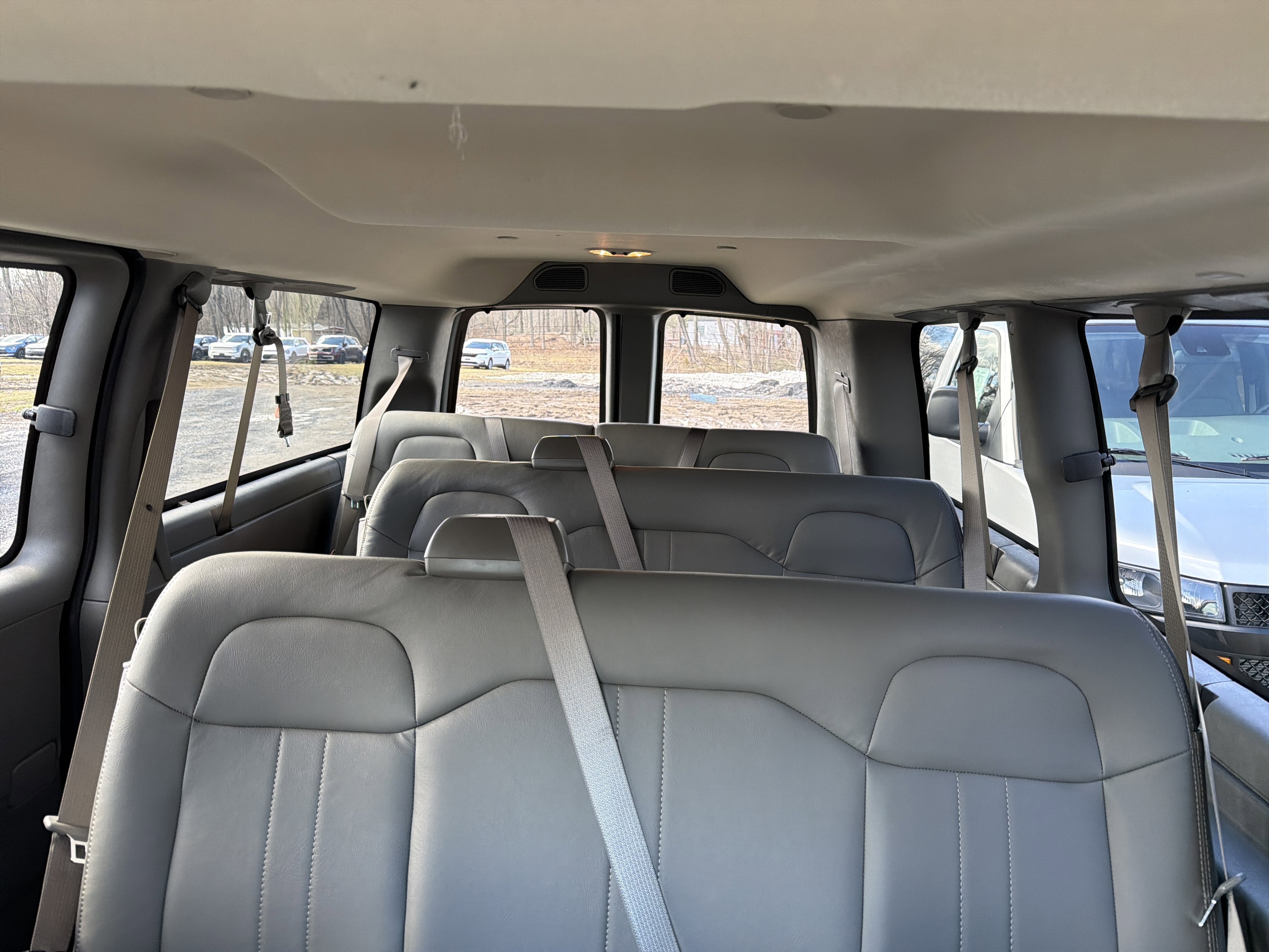 2025 Chevrolet Express Passenger 1LS