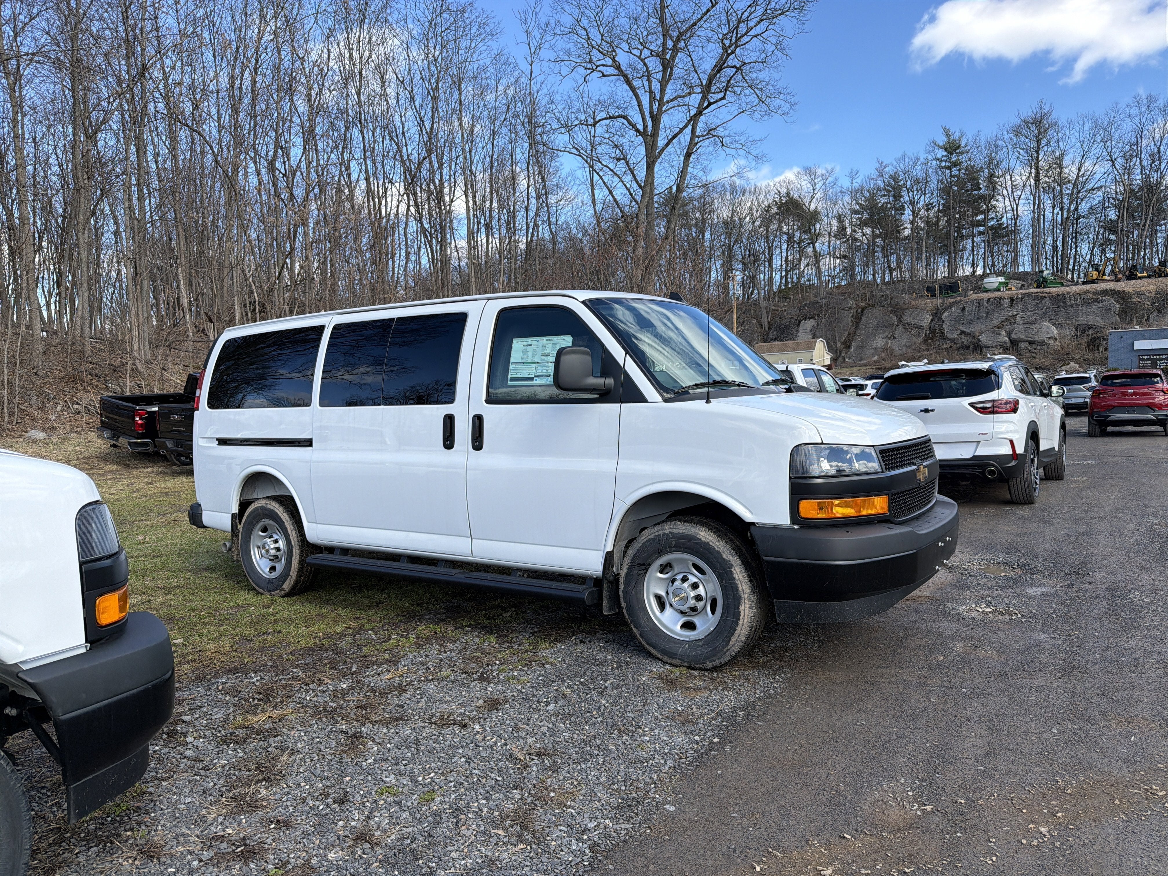 2025 Chevrolet Express Passenger 1LS