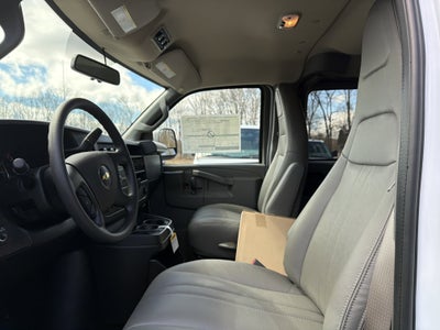 2025 Chevrolet Express Passenger 1LS