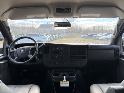 2025 Chevrolet Express Passenger 1LS
