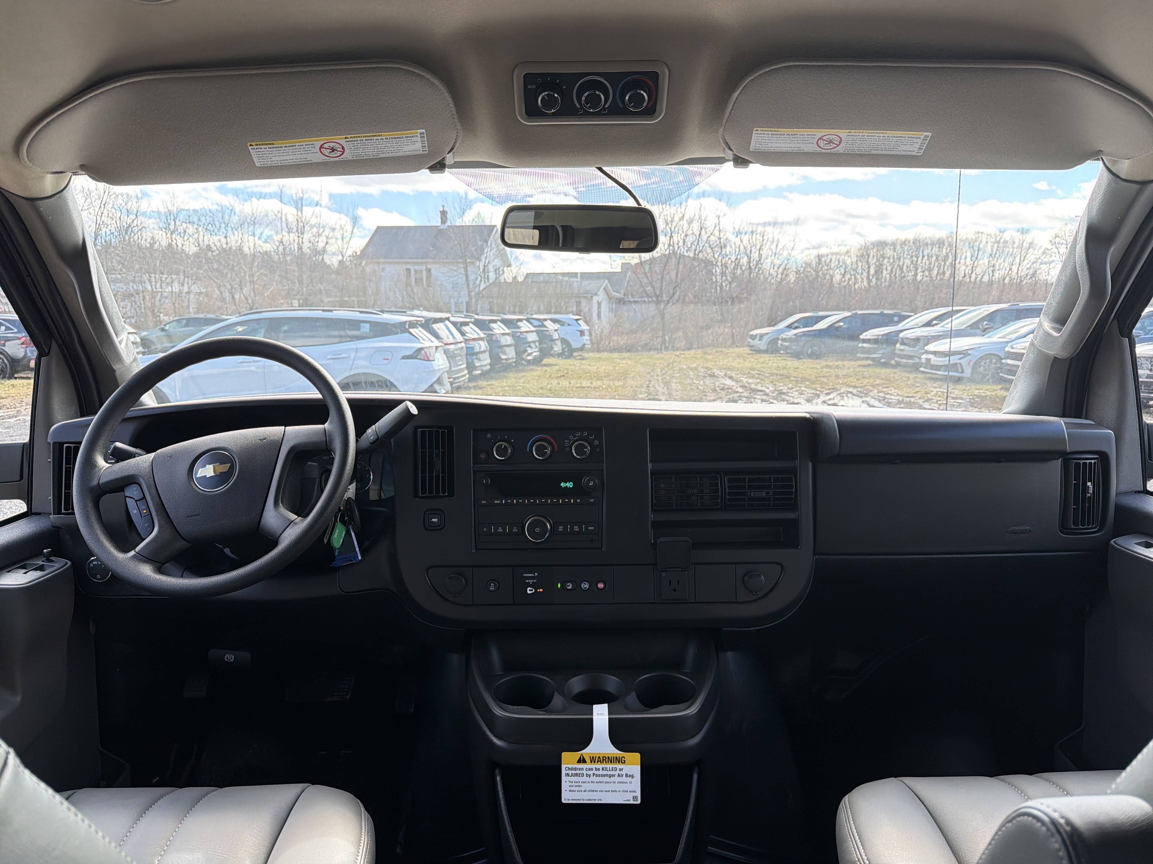 2025 Chevrolet Express Passenger 1LS