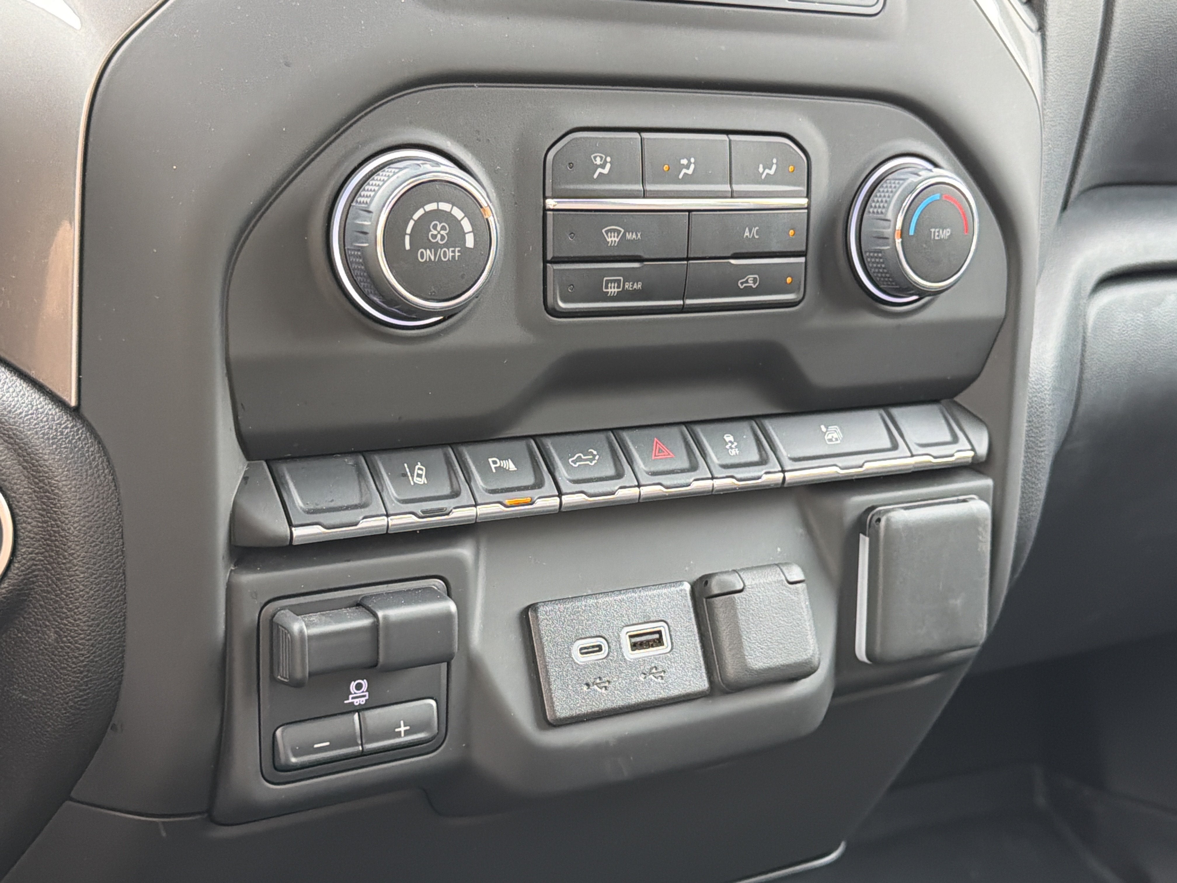 2025 Chevrolet Silverado 2500HD Custom - Photo 21