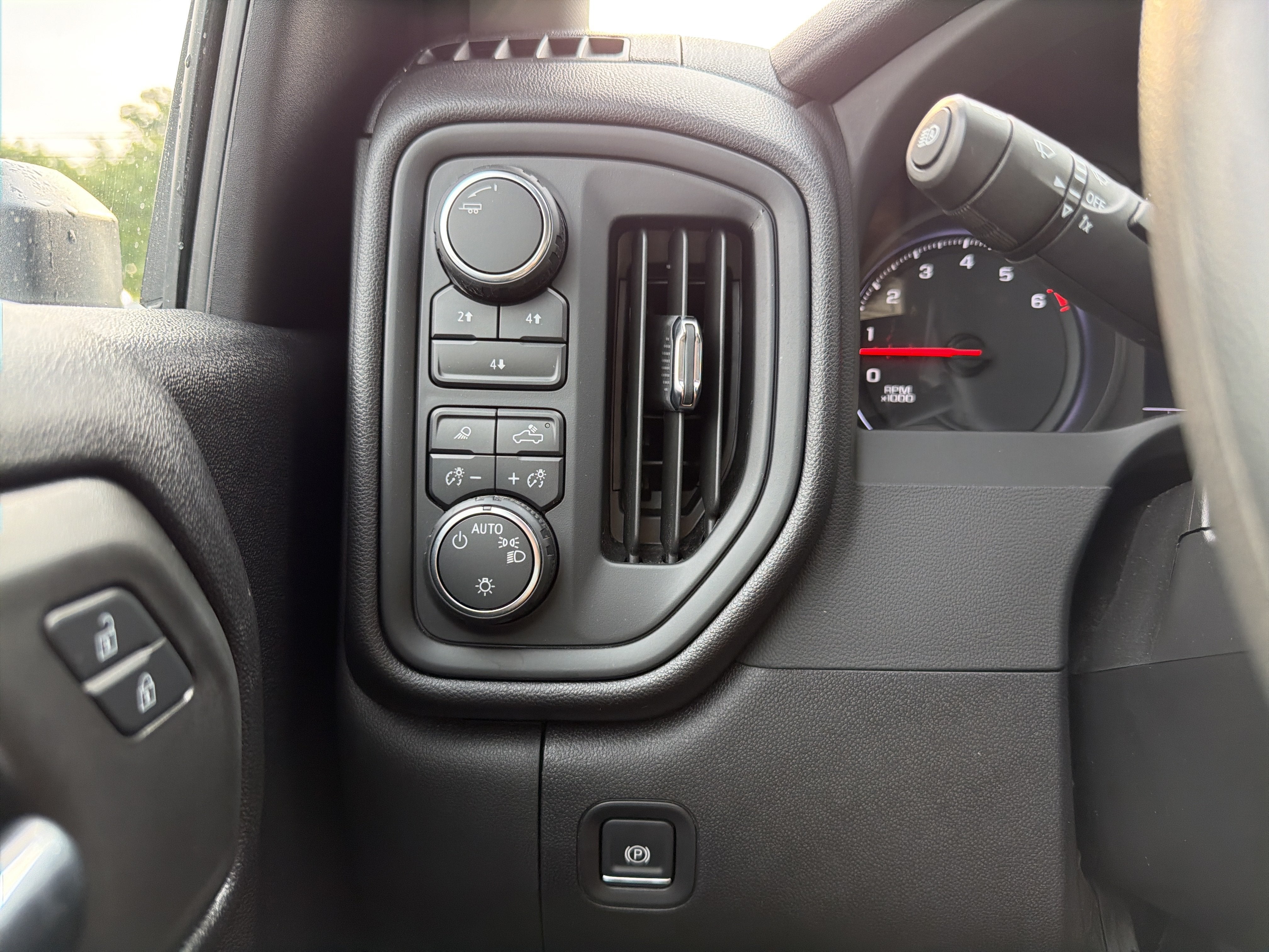 2025 Chevrolet Silverado 2500HD Custom - Photo 22
