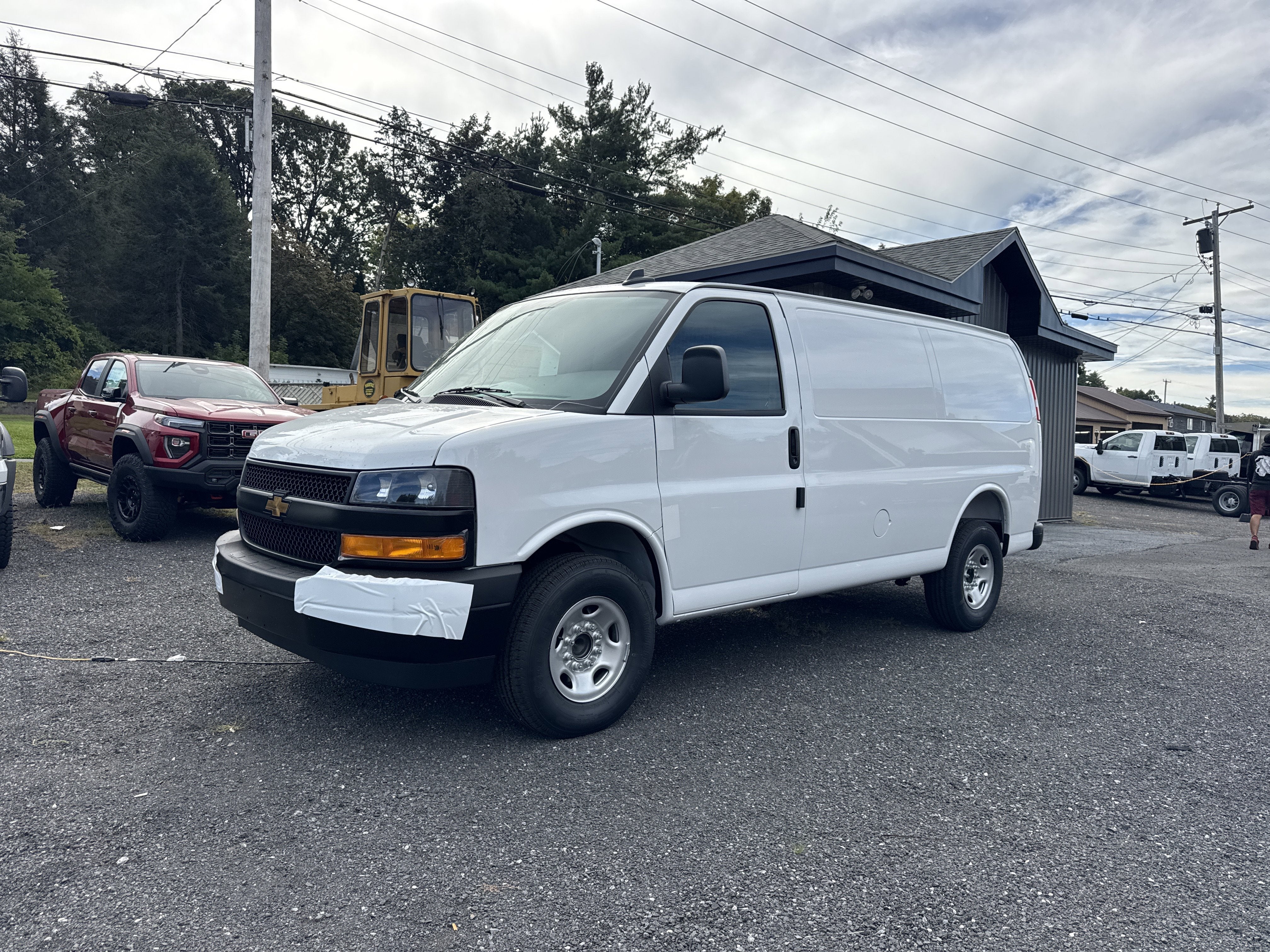 2025 Chevrolet Express Cargo WT