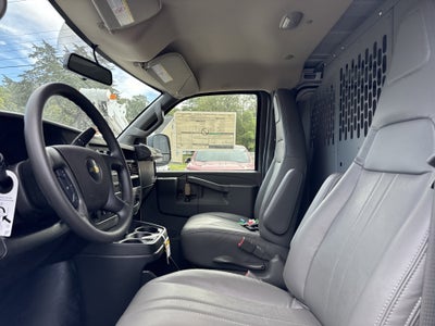 2025 Chevrolet Express Cargo WT