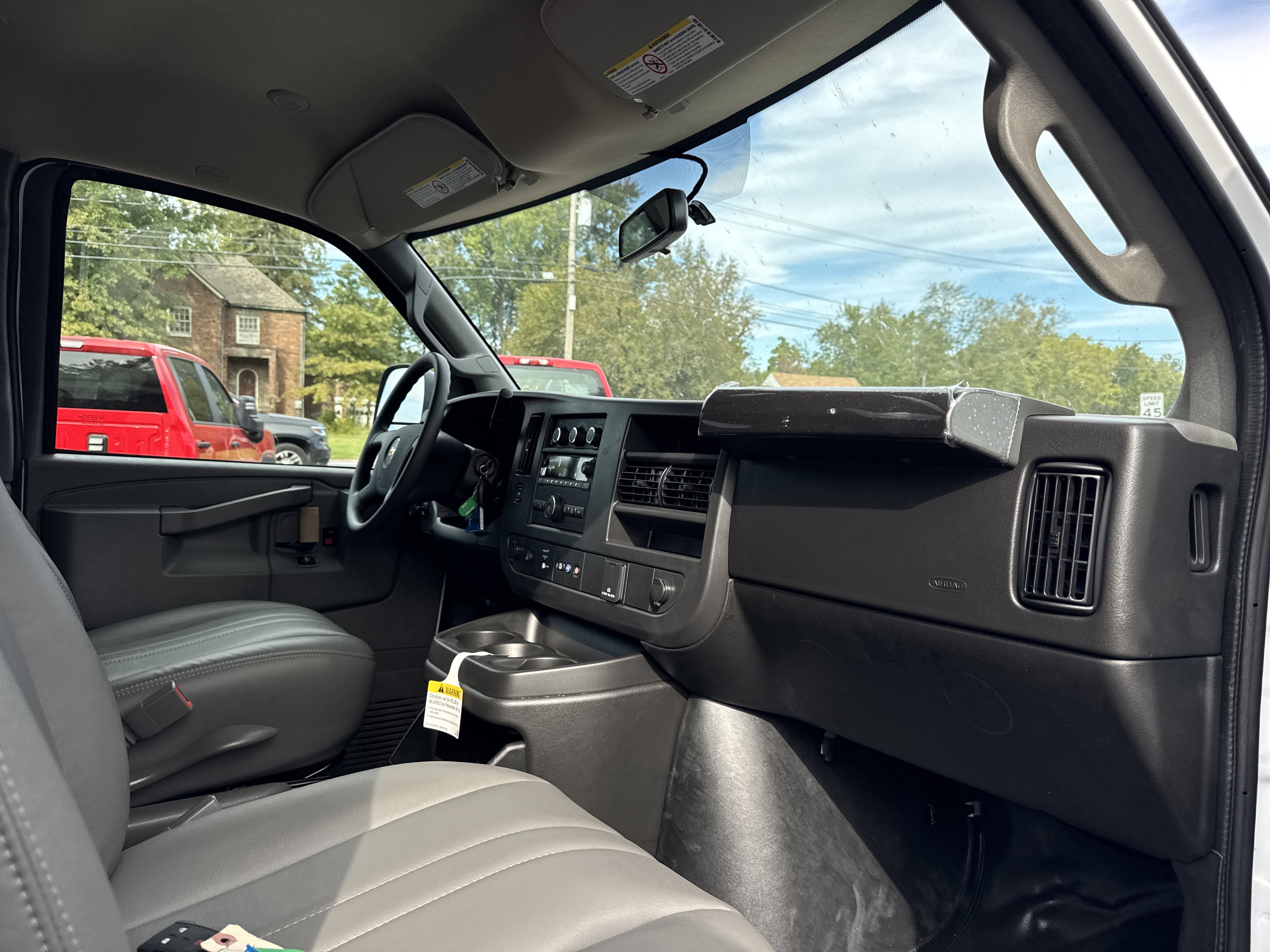 2025 Chevrolet Express Cargo WT