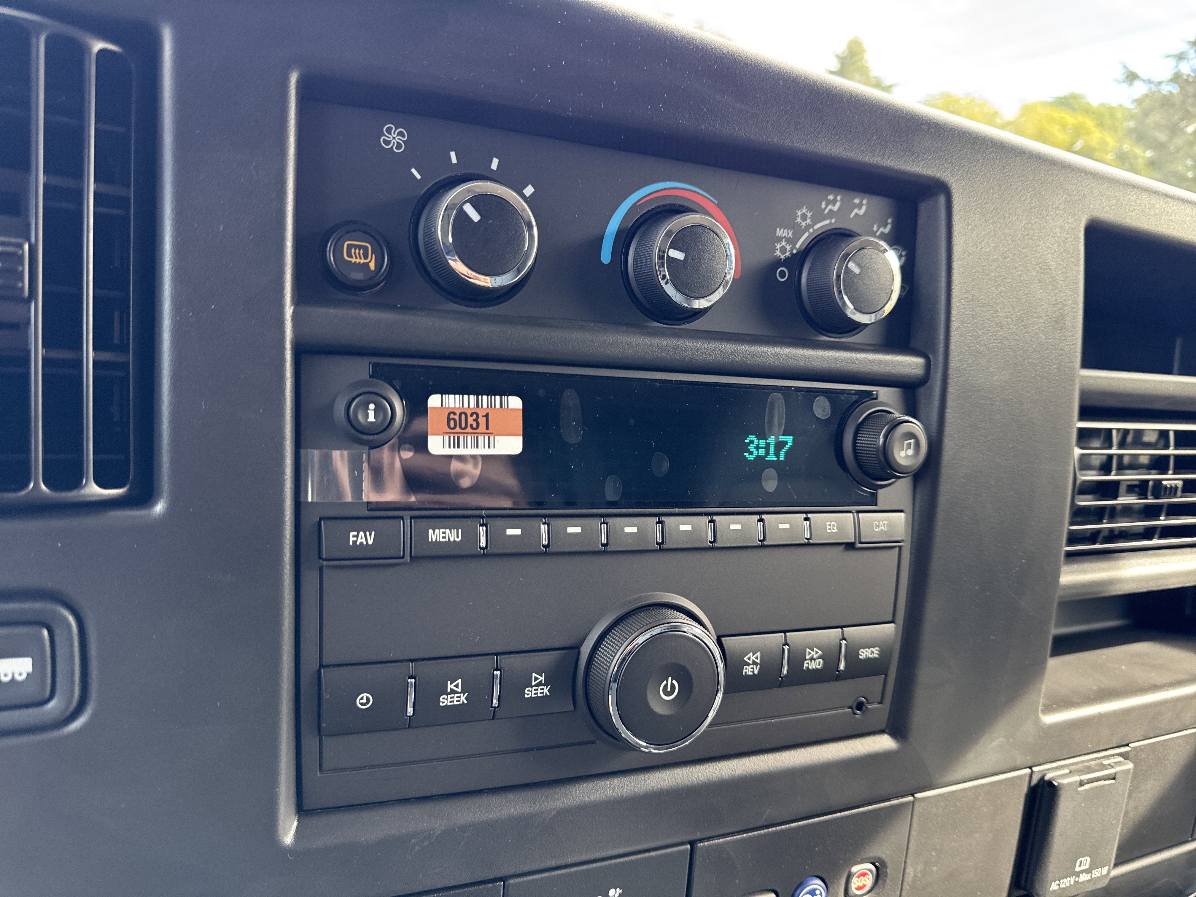 2025 Chevrolet Express Cargo WT