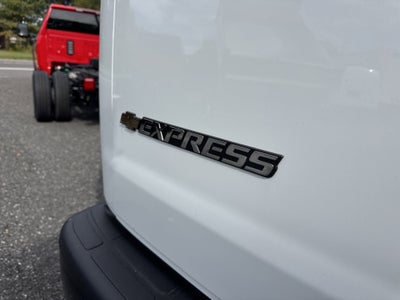 2025 Chevrolet Express Cargo WT