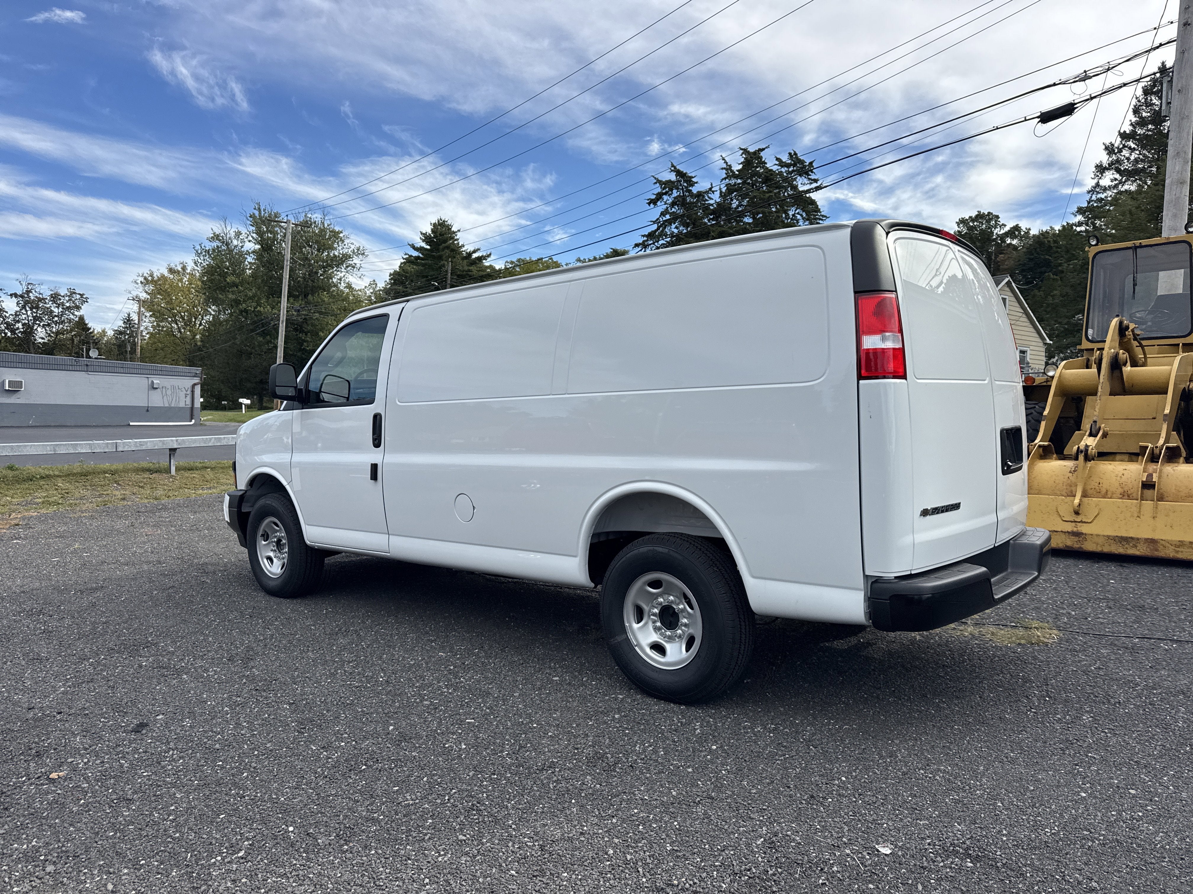 2025 Chevrolet Express Cargo WT