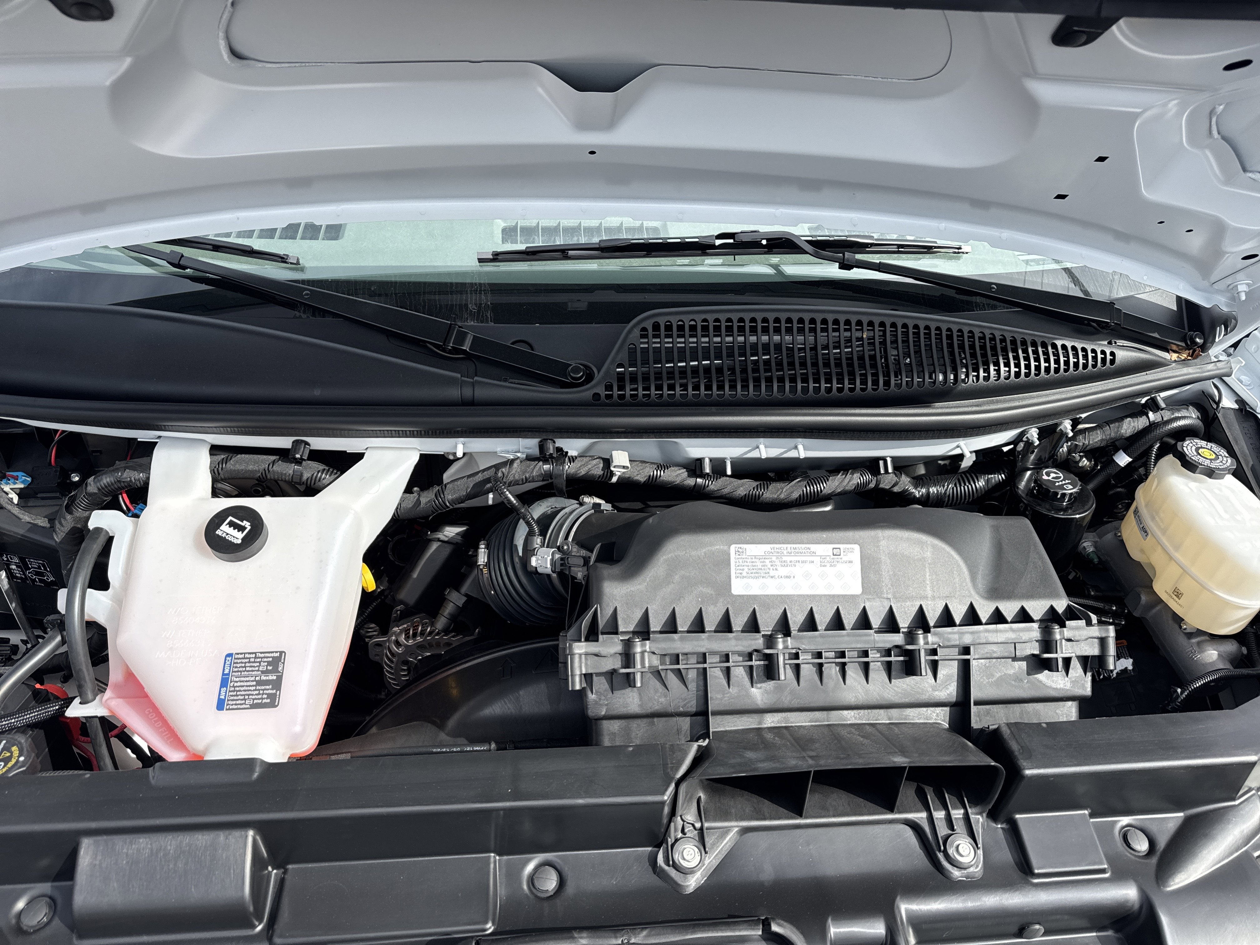 2025 Chevrolet Express Cargo WT