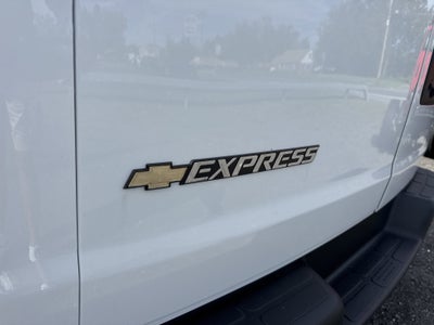 2025 Chevrolet Express Cargo WT