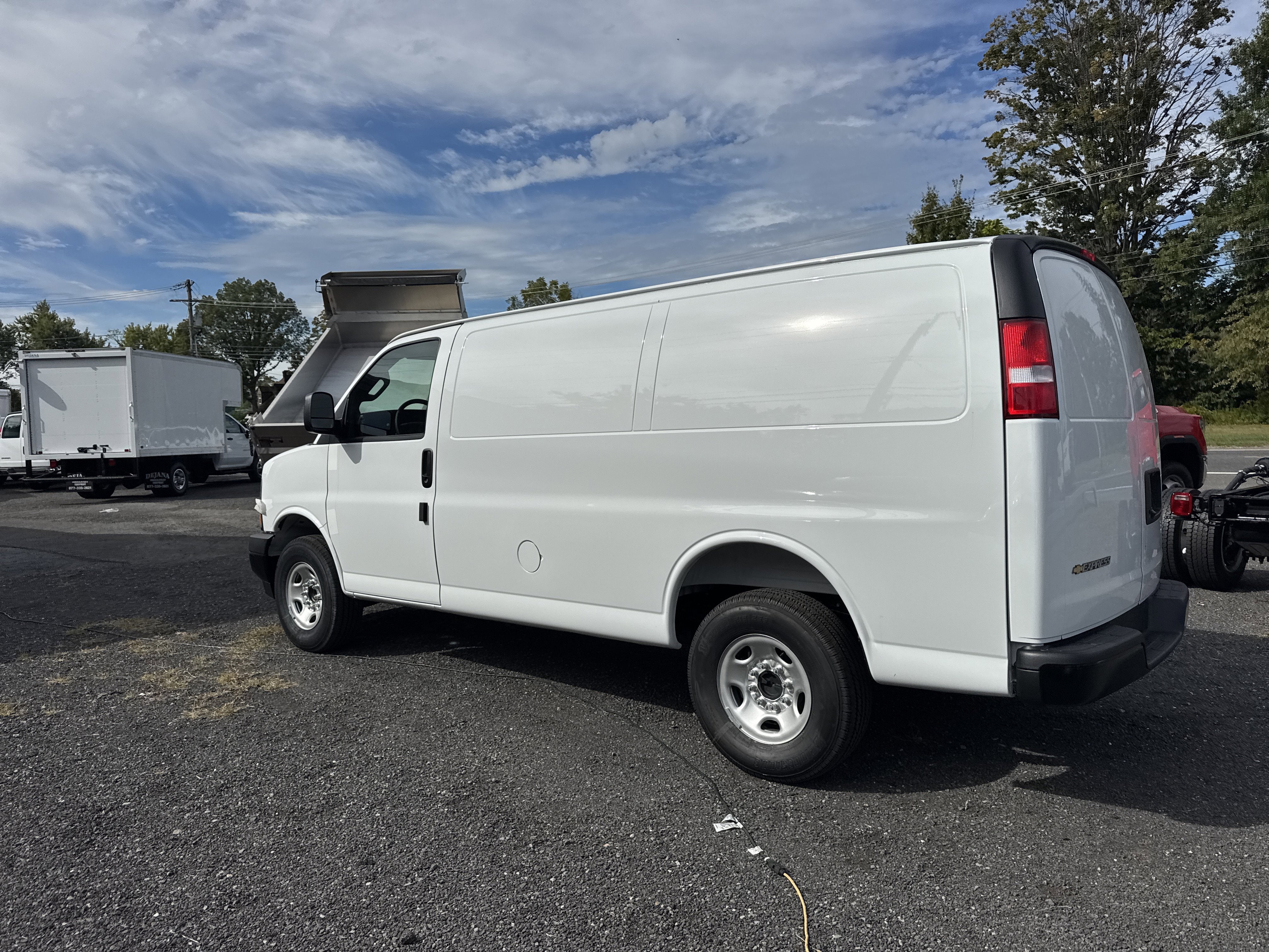2025 Chevrolet Express Cargo WT
