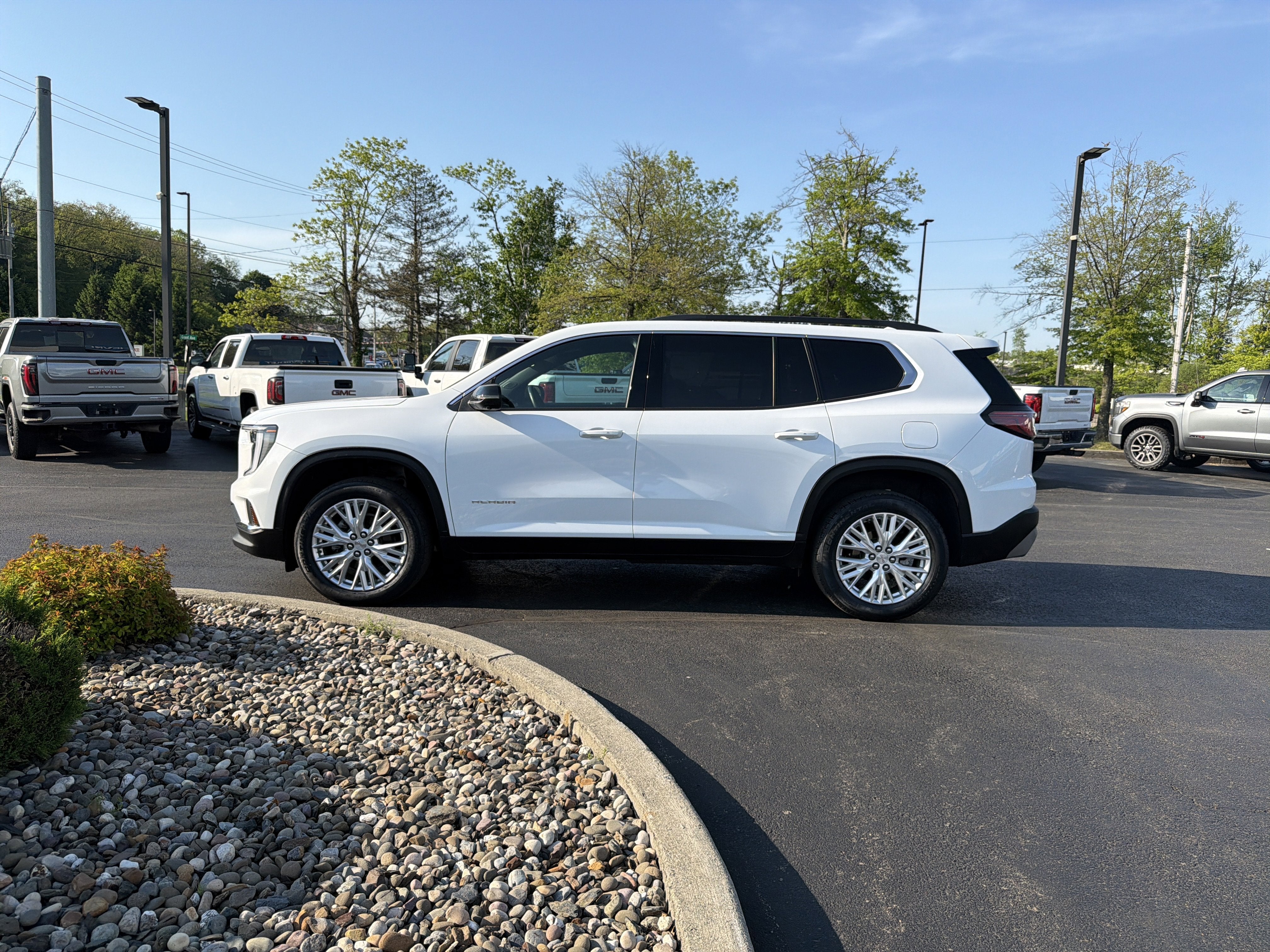 2024 GMC Acadia Elevation