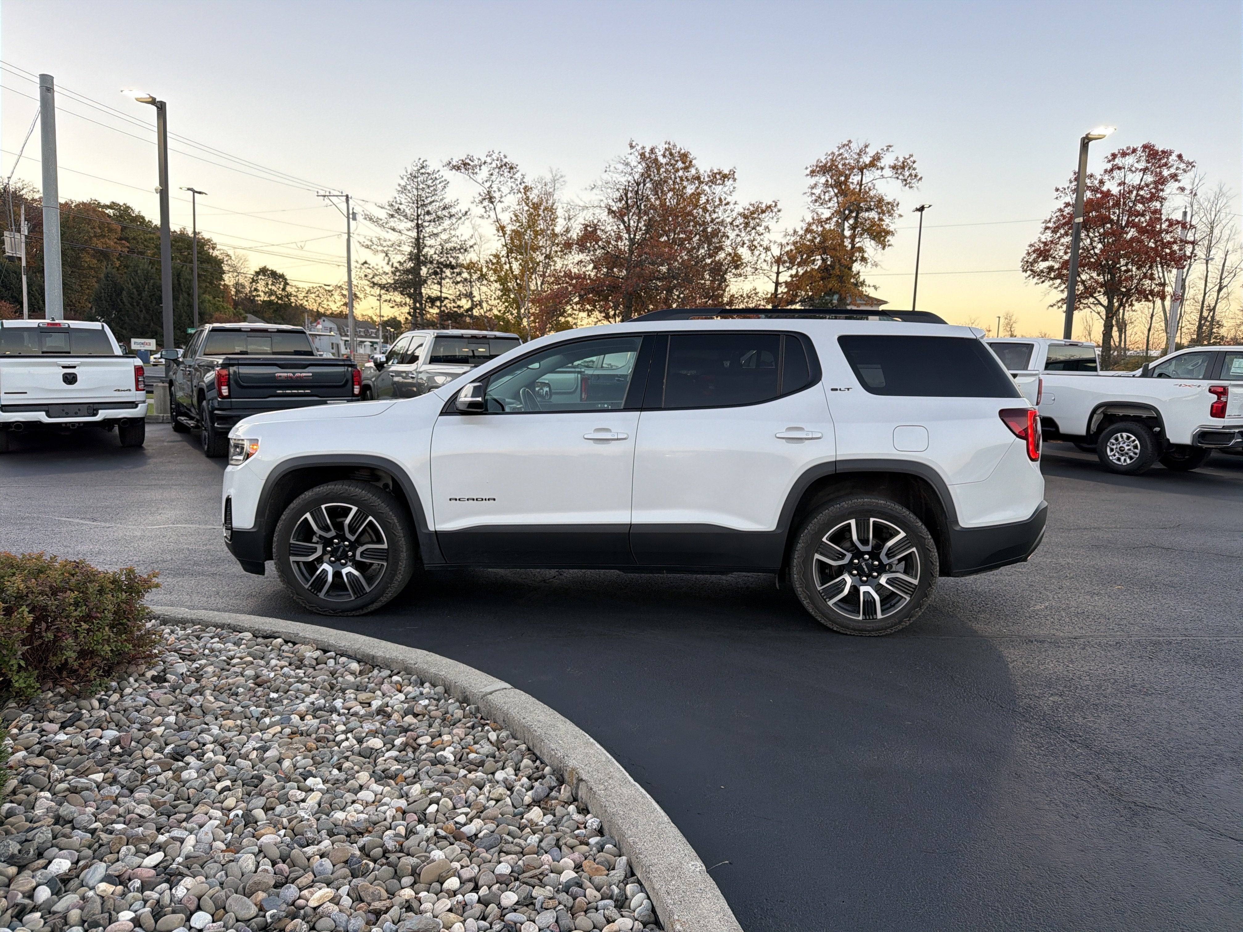 2021 GMC Acadia SLT