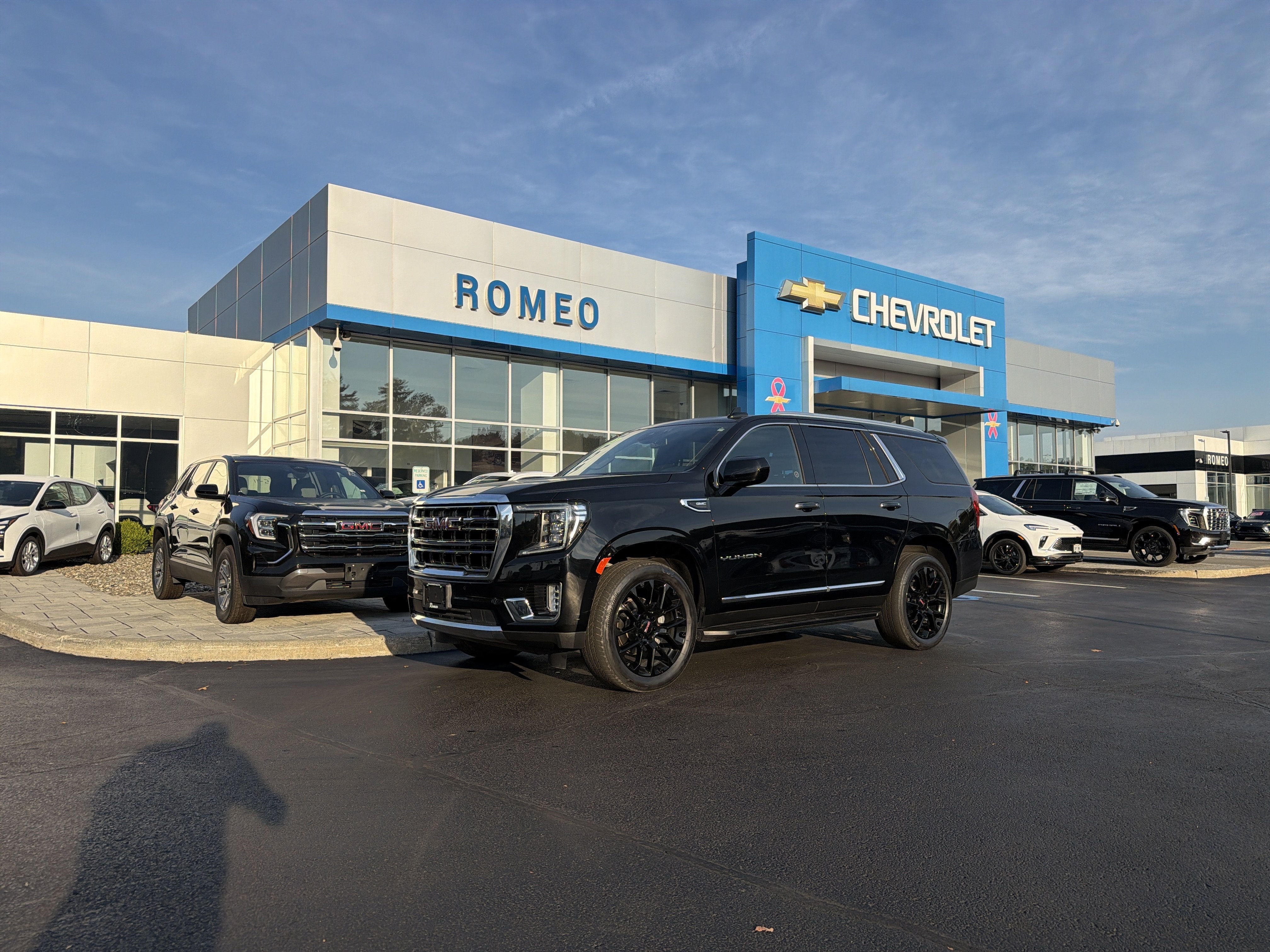 2023 GMC Yukon SLT
