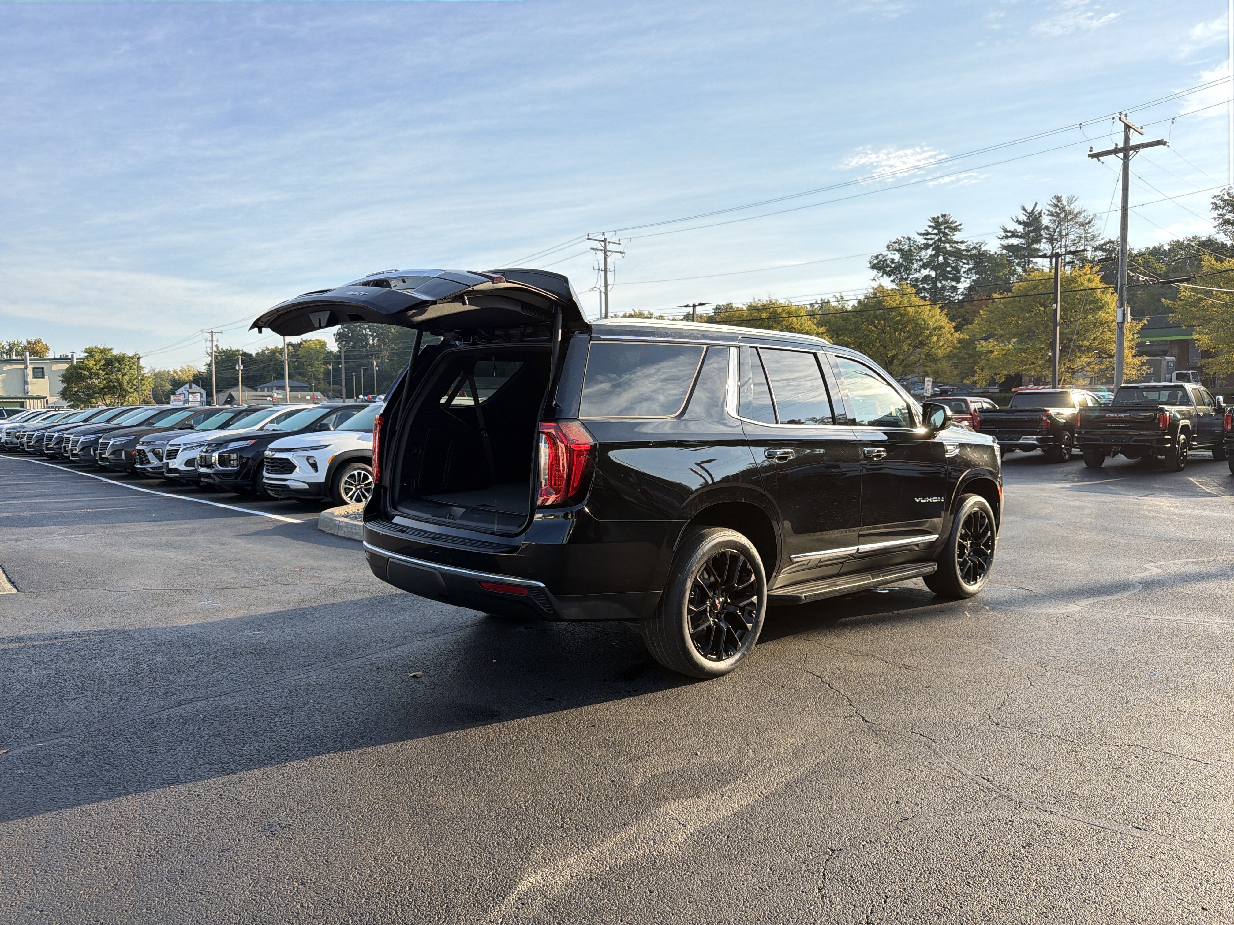 2023 GMC Yukon SLT