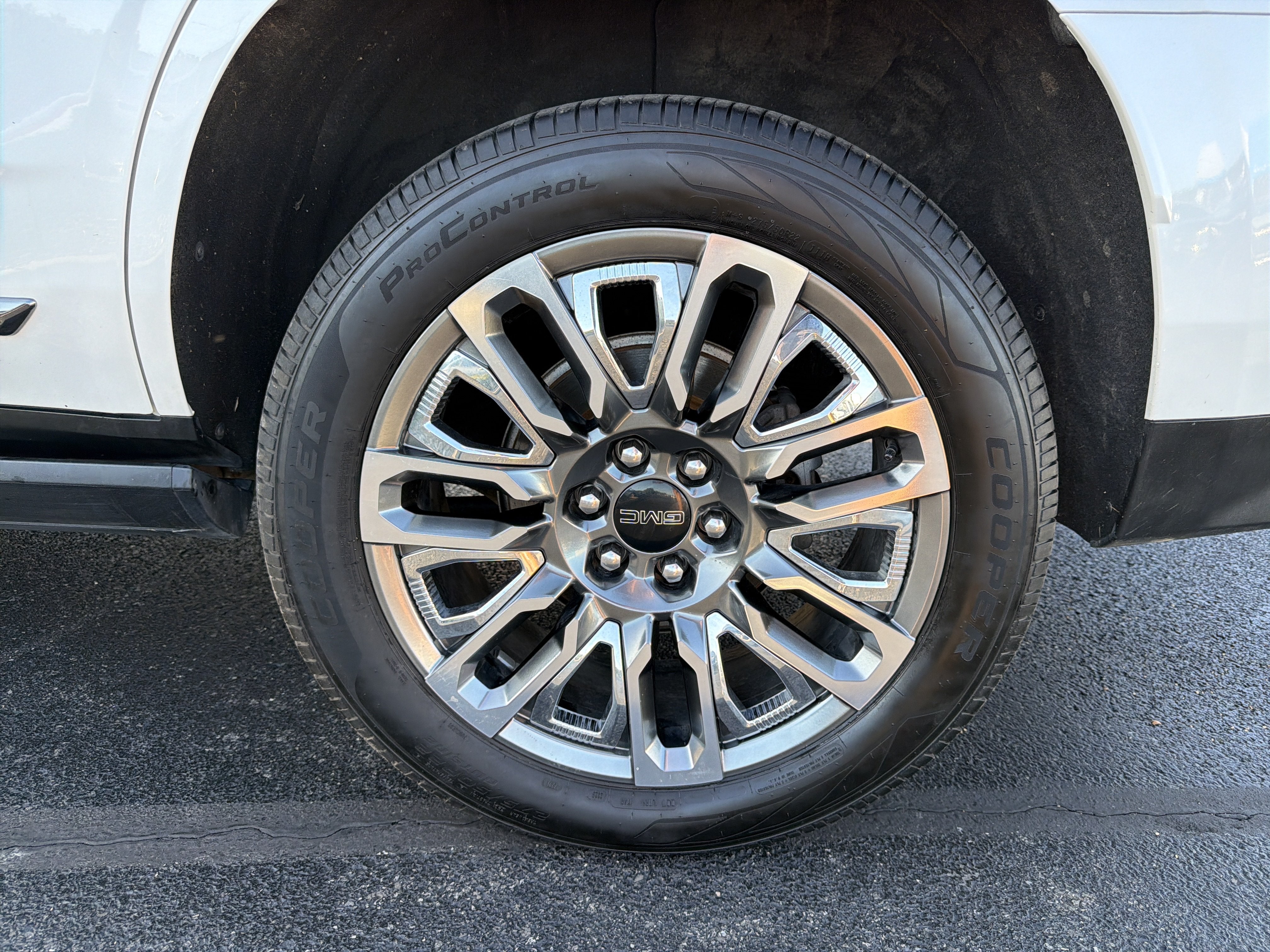 2023 GMC Yukon Denali Ultimate