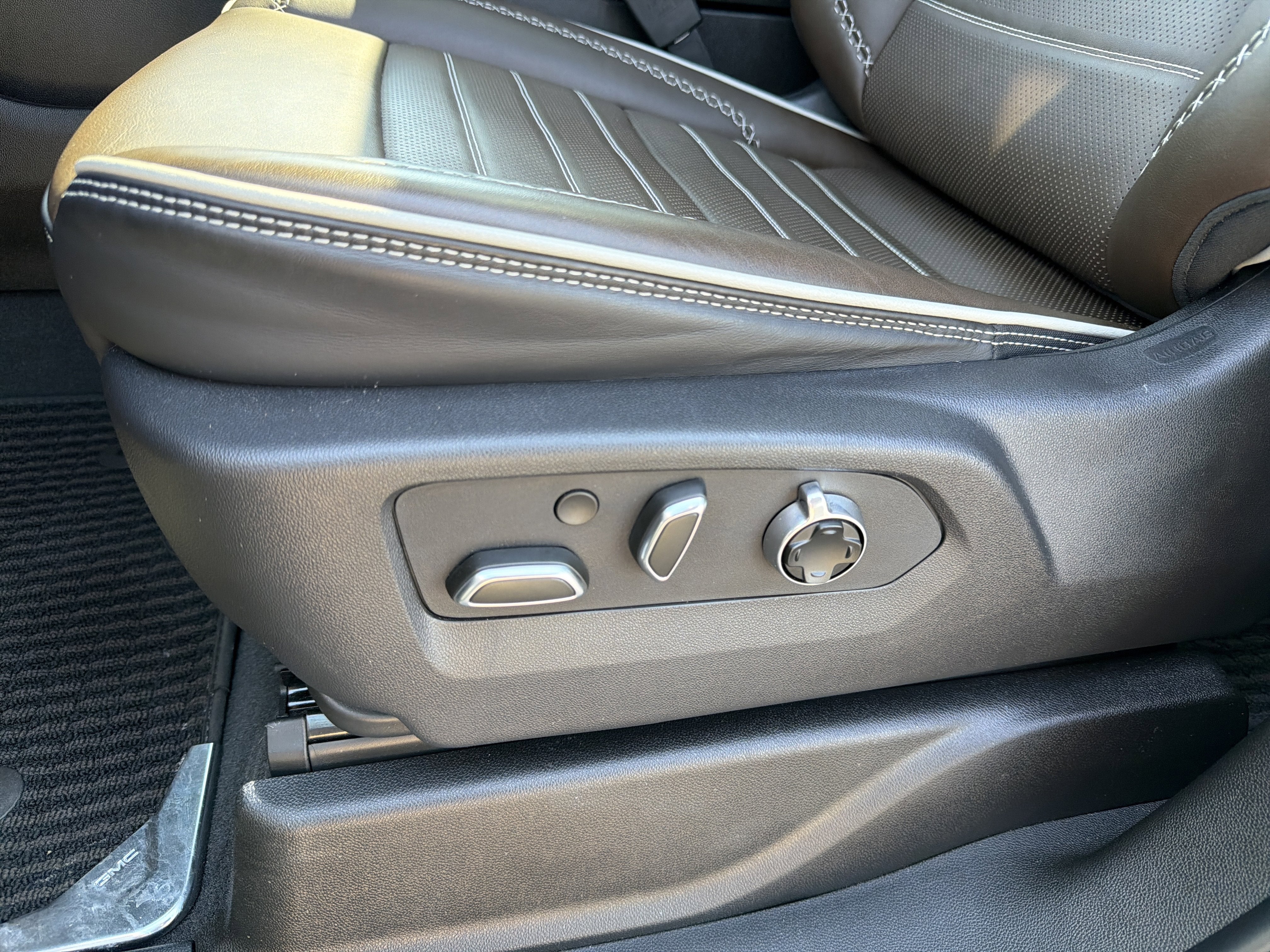 2025 GMC Yukon Denali Ultimate