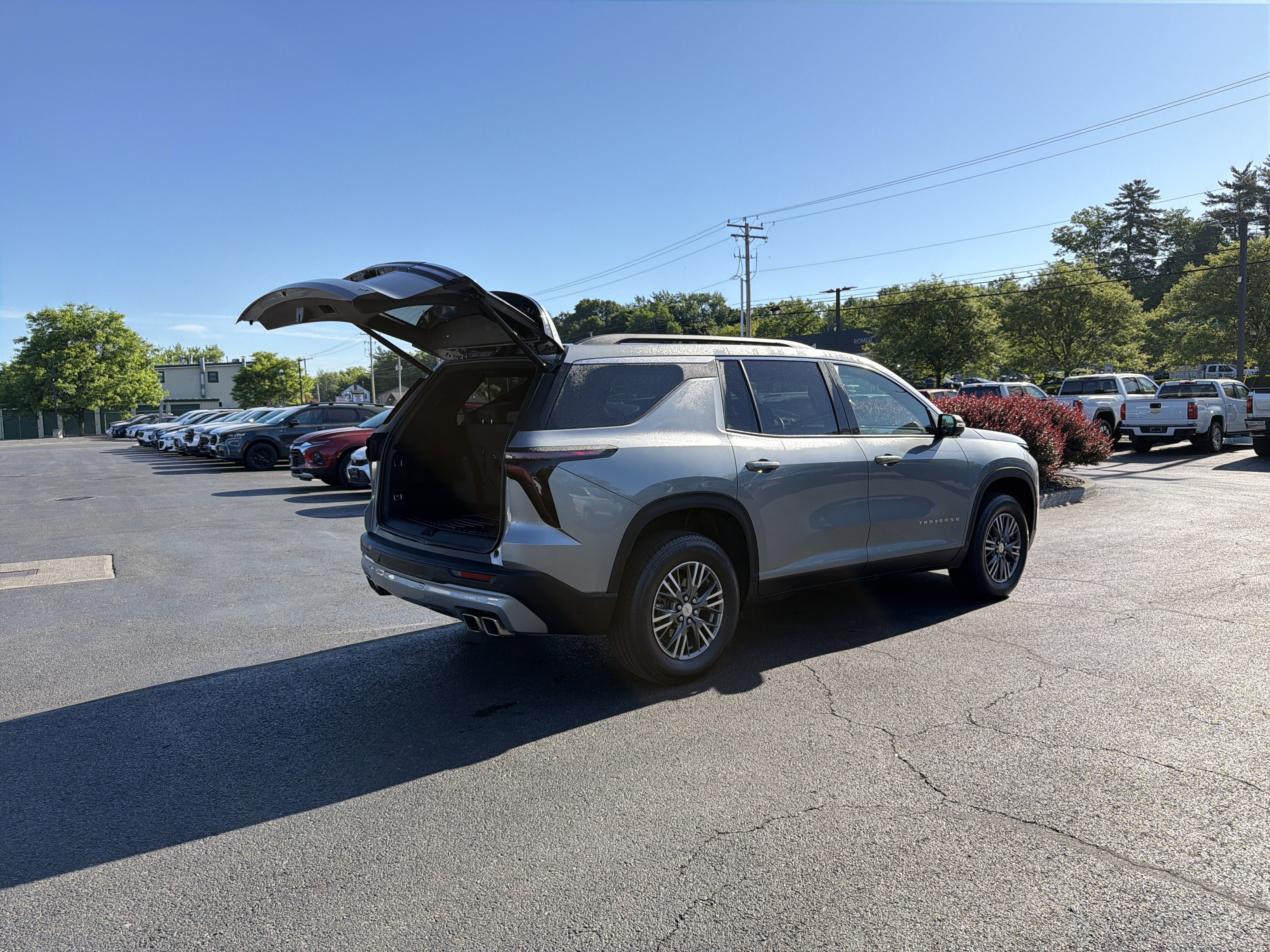 2024 Chevrolet Traverse LT