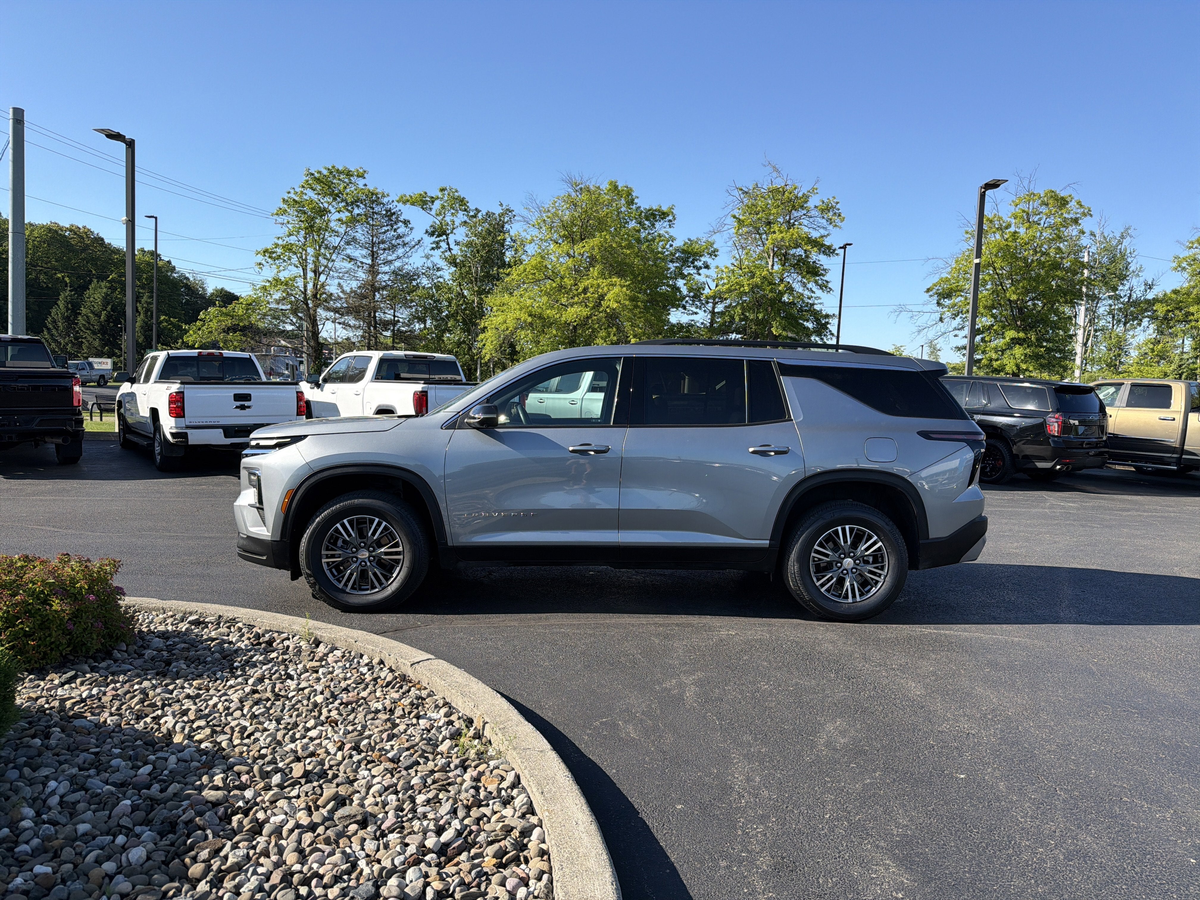 2024 Chevrolet Traverse LT