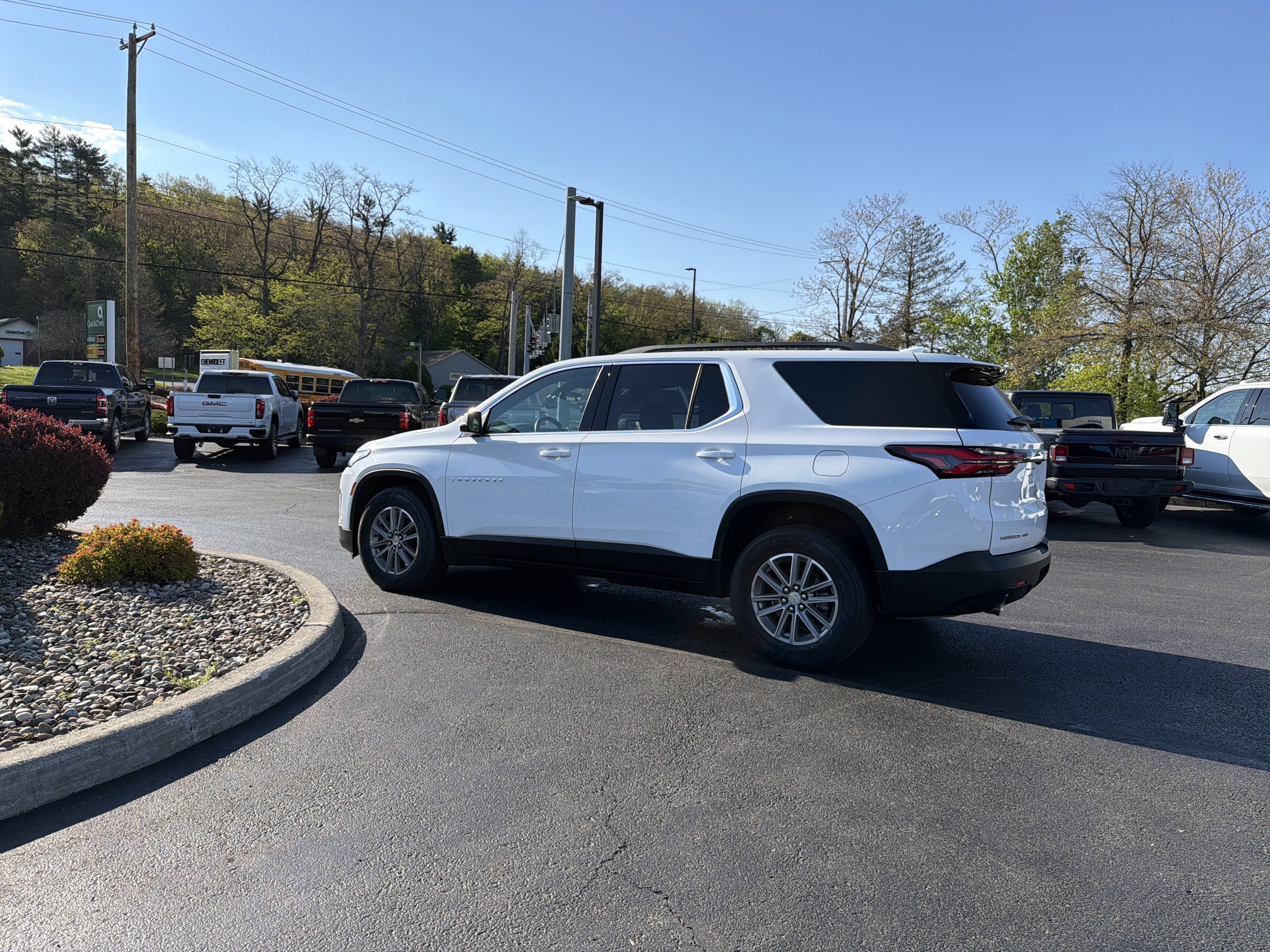 2023 Chevrolet Traverse LT Cloth