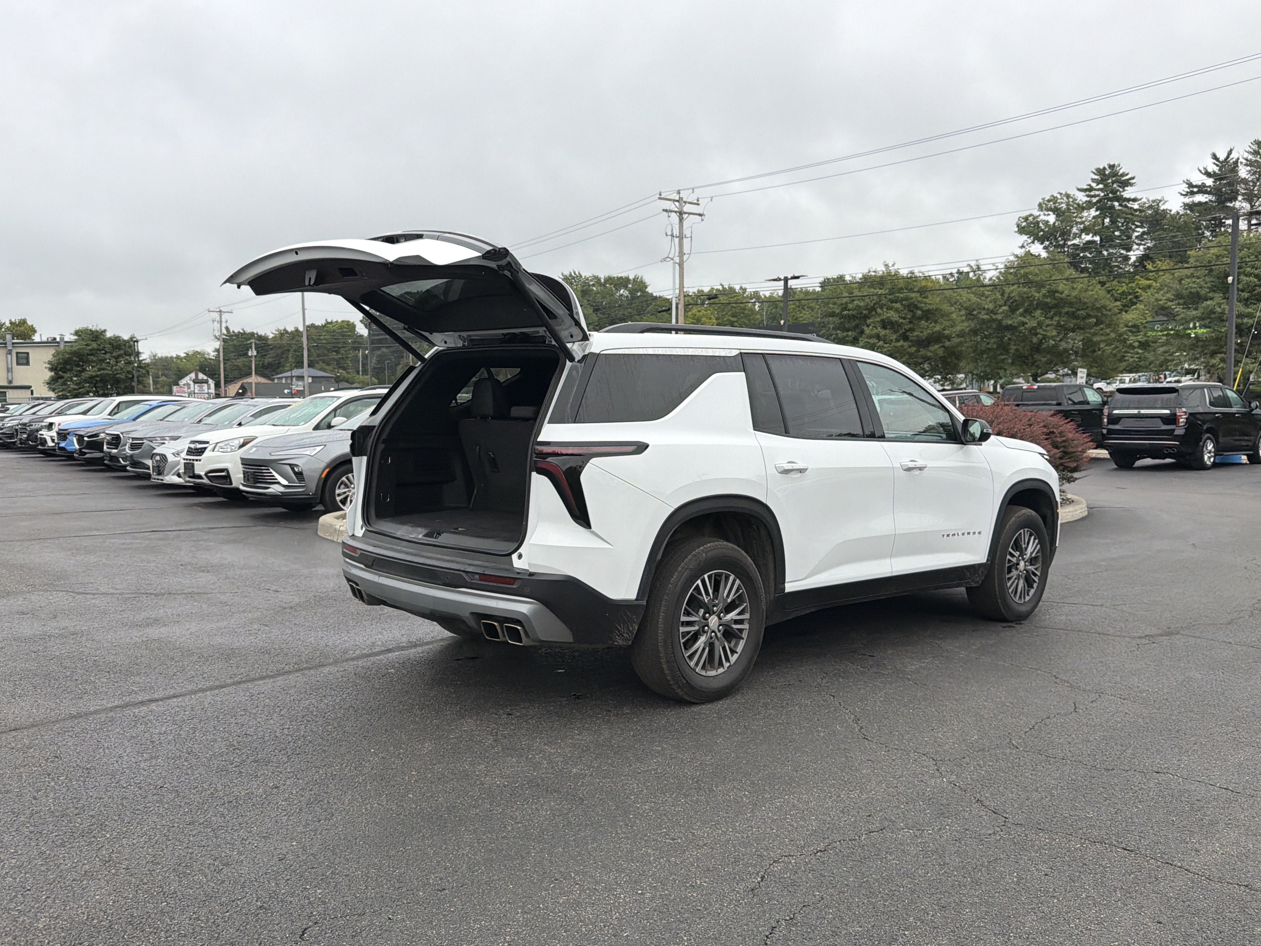2025 Chevrolet Traverse LT