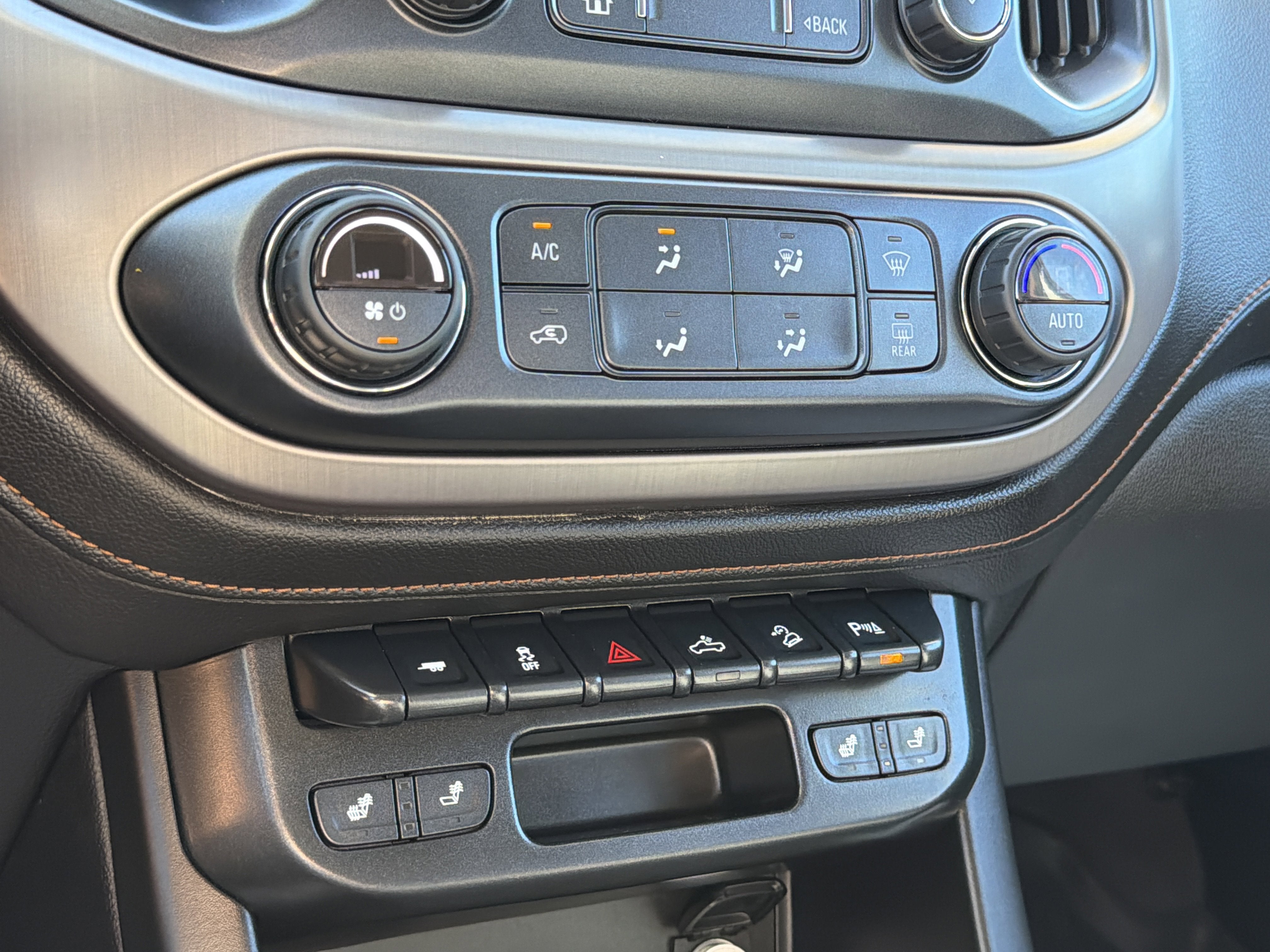 2021 GMC Canyon 4WD AT4 w/Leather