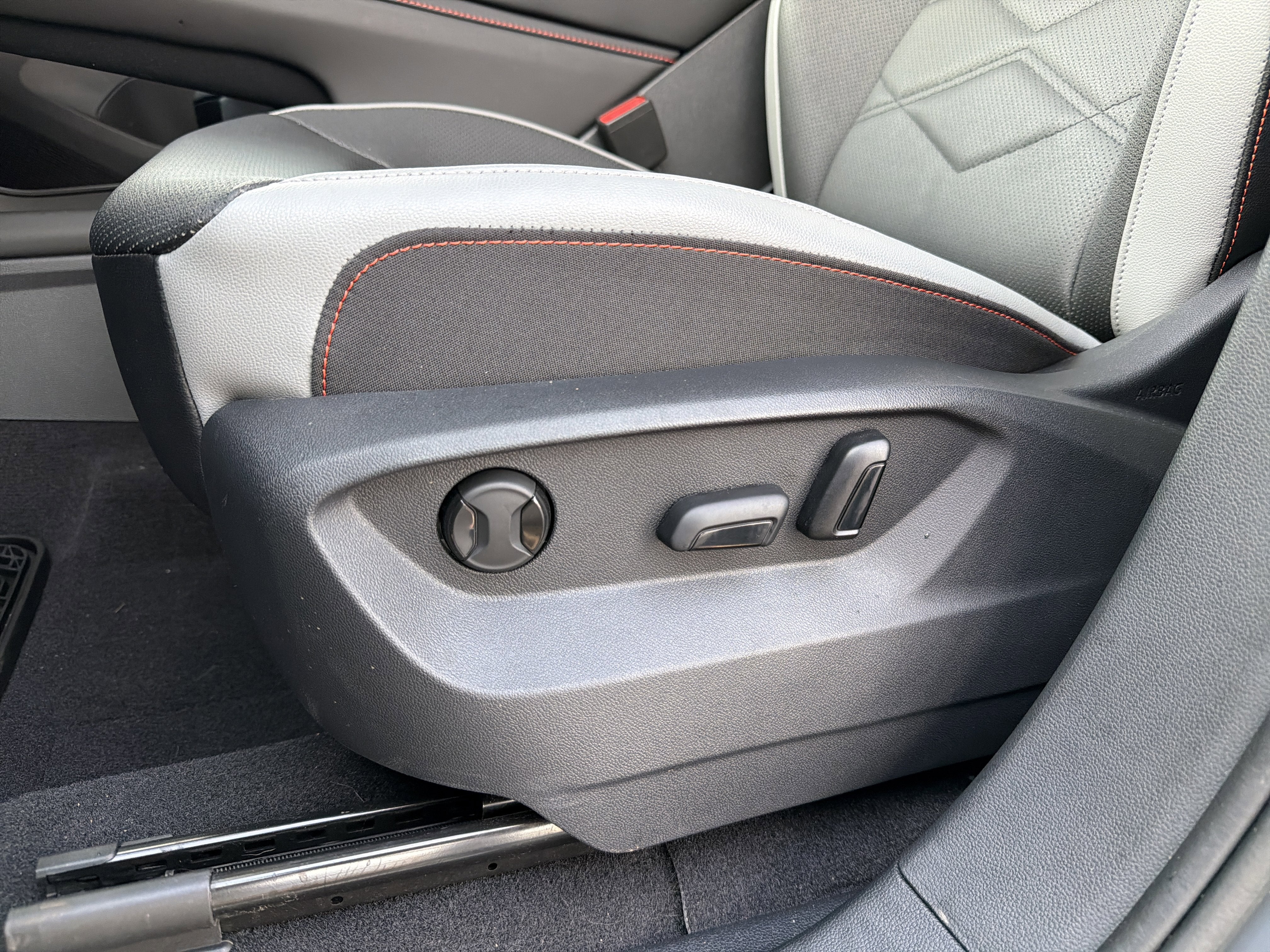 2024 Volkswagen Atlas 2.0T Peak Edition SE w/Technology