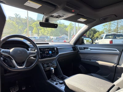 2023 Volkswagen Atlas Cross Sport 2.0T SEL R-Line Black