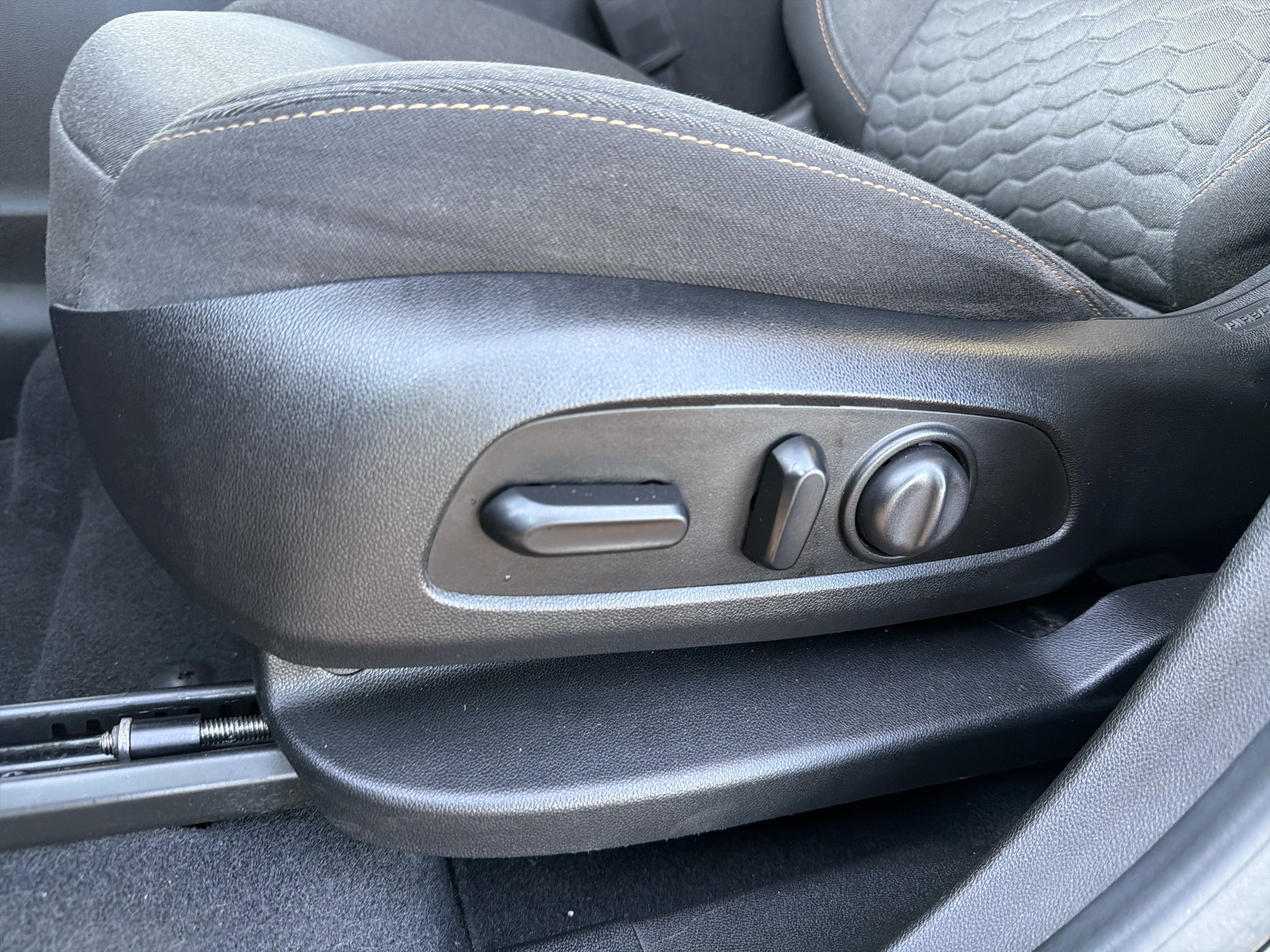 2020 Chevrolet Equinox 2FL - Photo 25