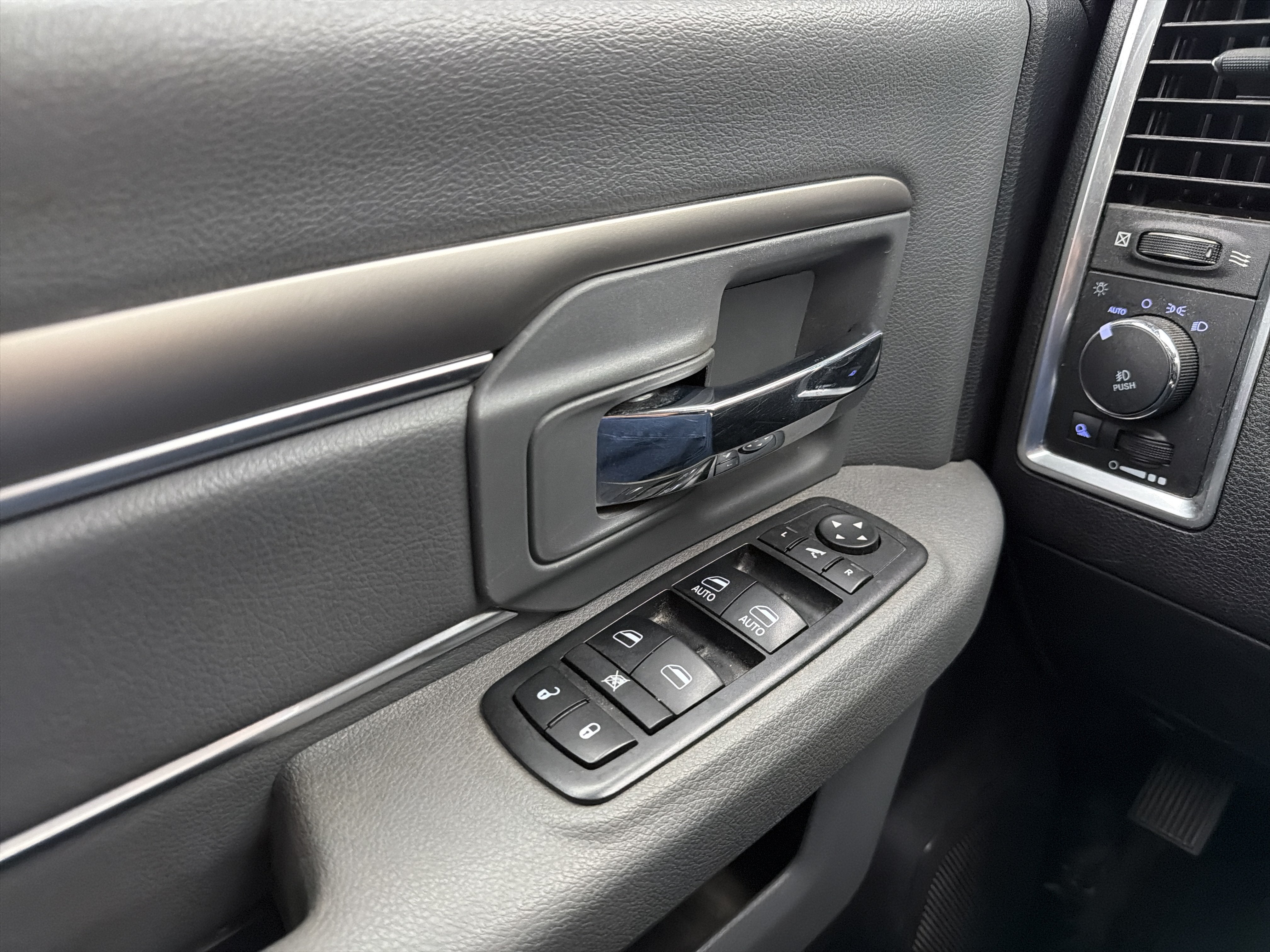 2018 RAM 2500 Big Horn Crew Cab 4x4 6'4" Box