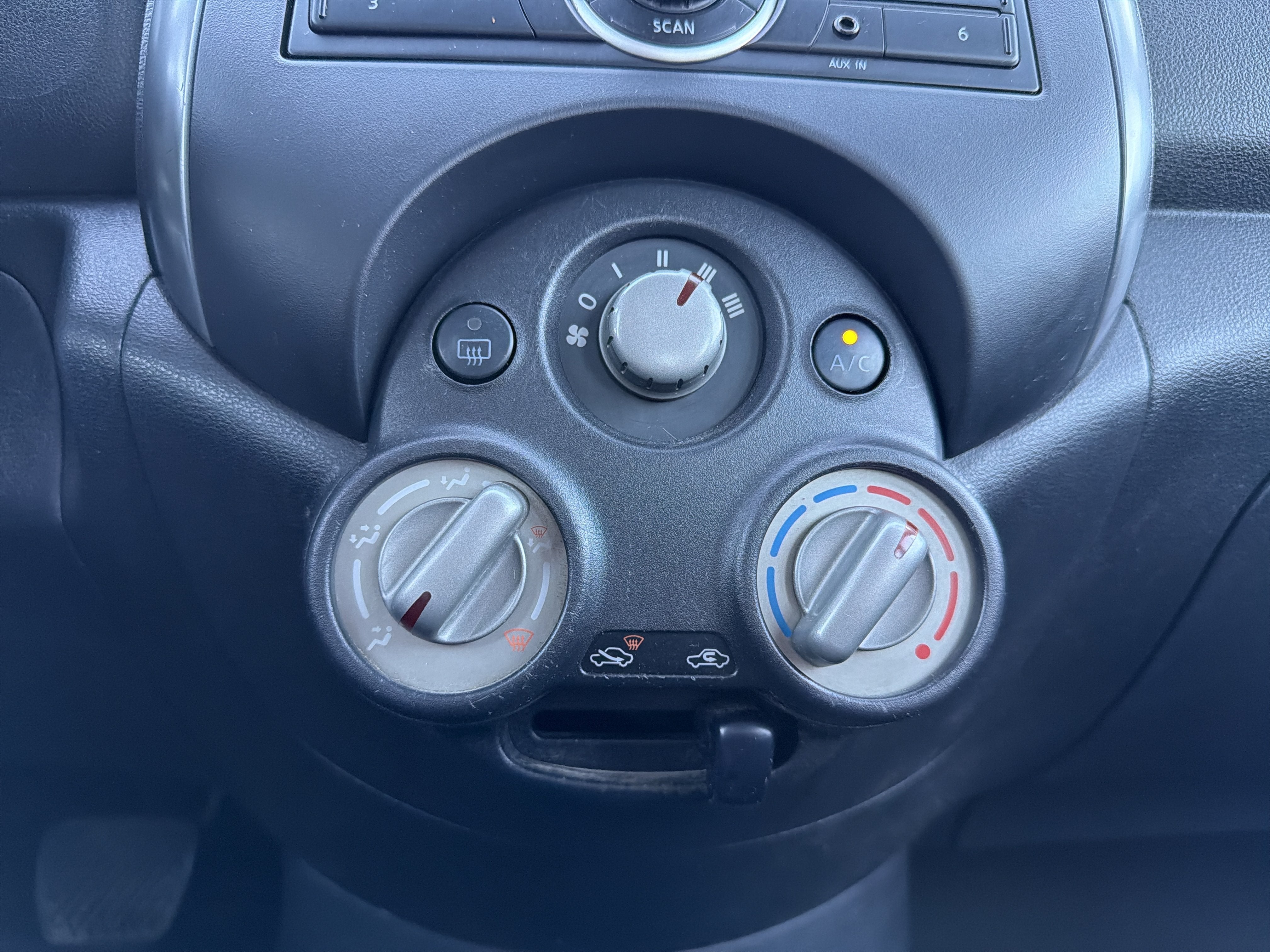 2012 Nissan Versa SV