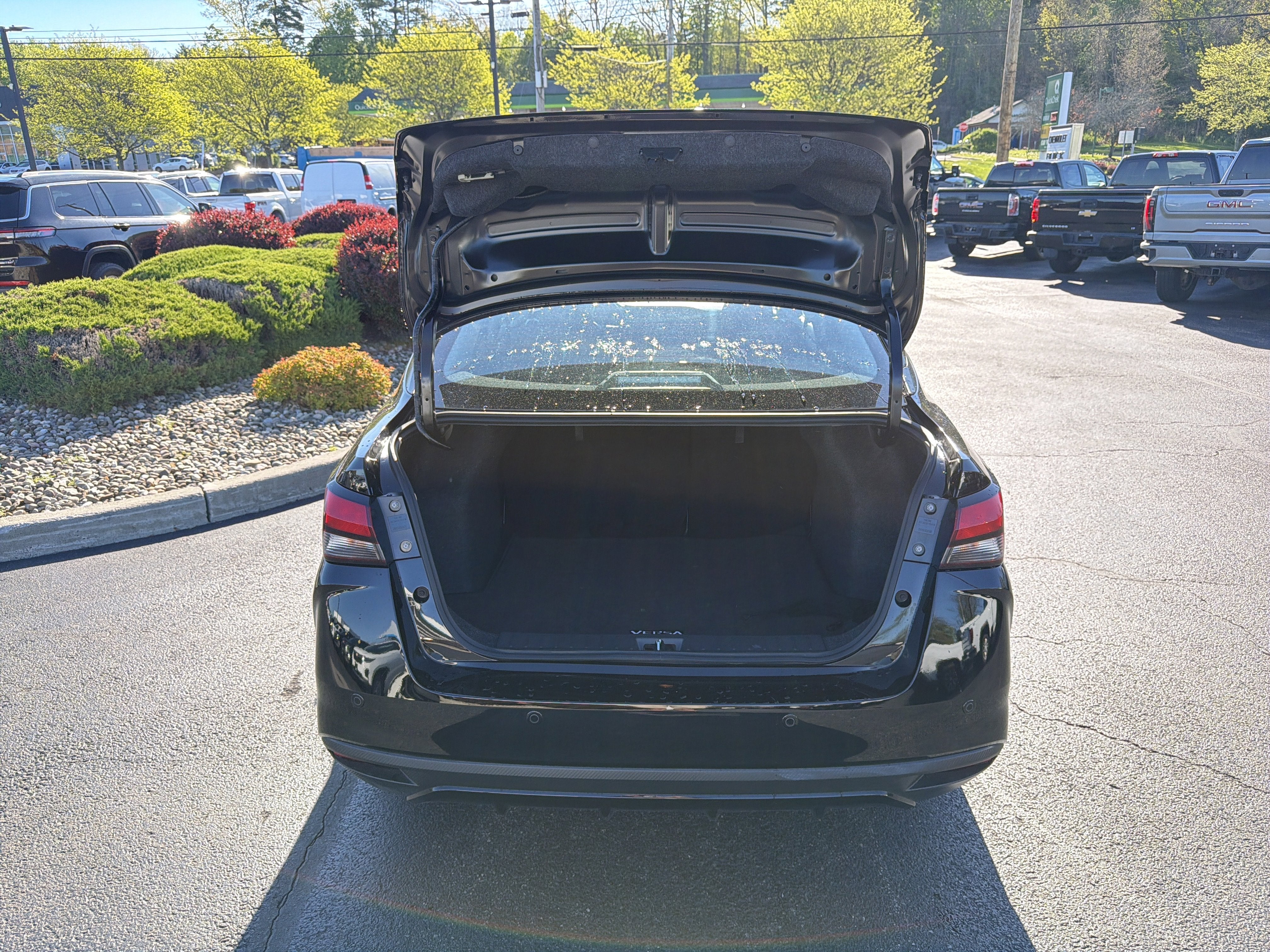 2025 Nissan Versa 1.6 SR