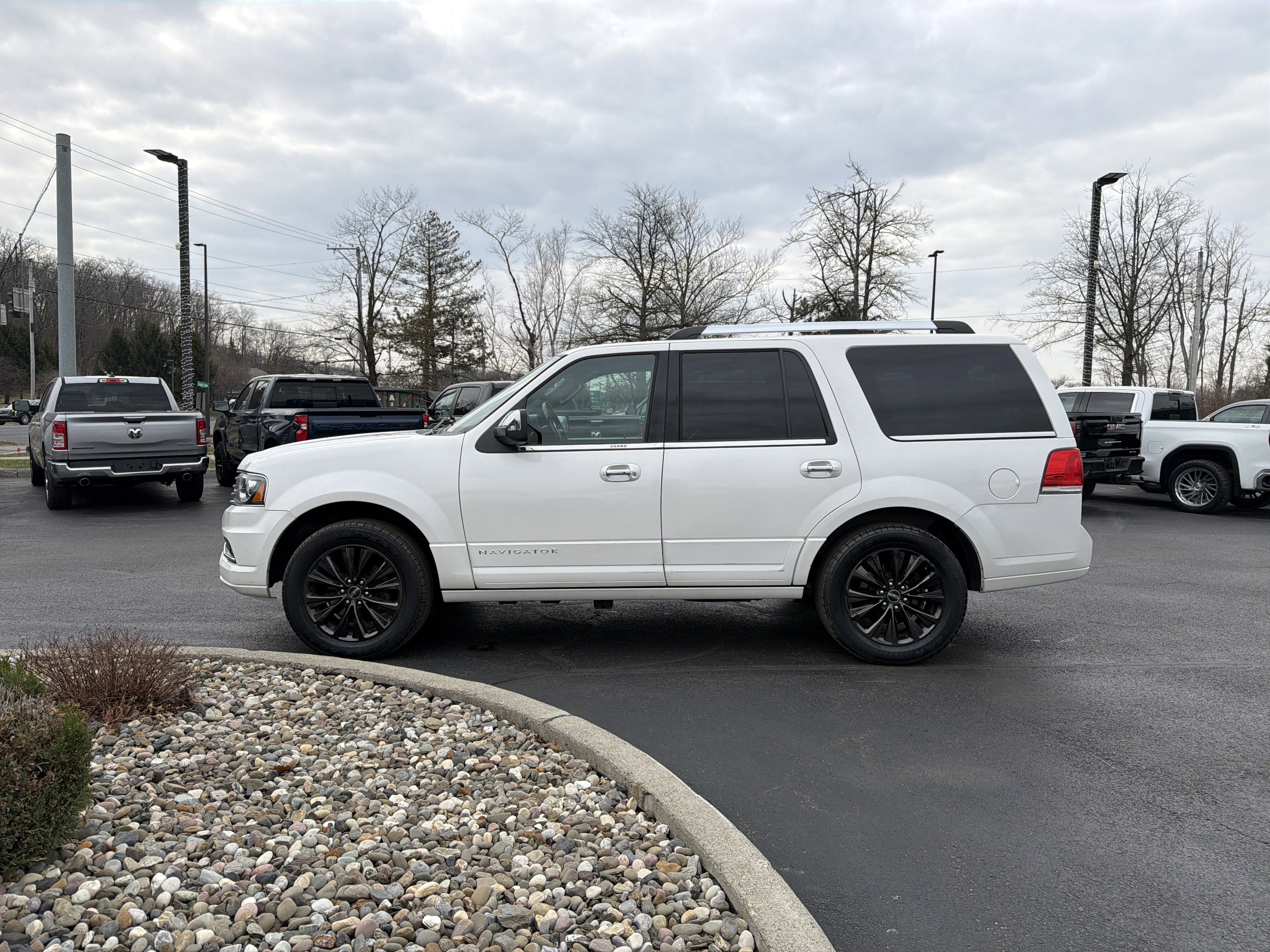 2015 Lincoln Navigator Base